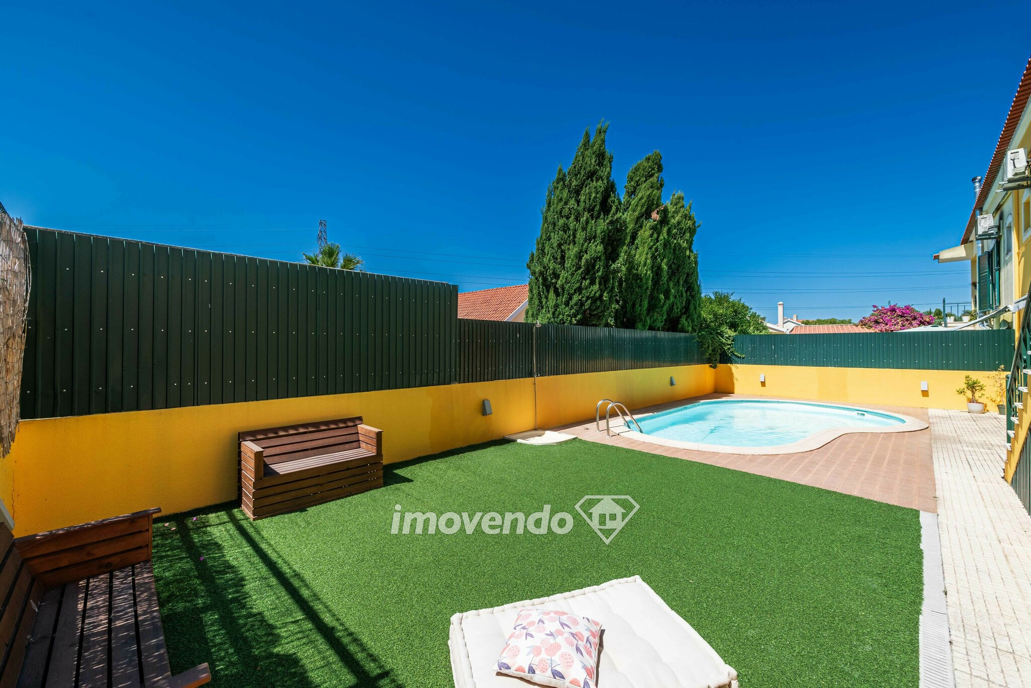 Moradia T3 exclusiva, com piscina e garagem, em Palmela