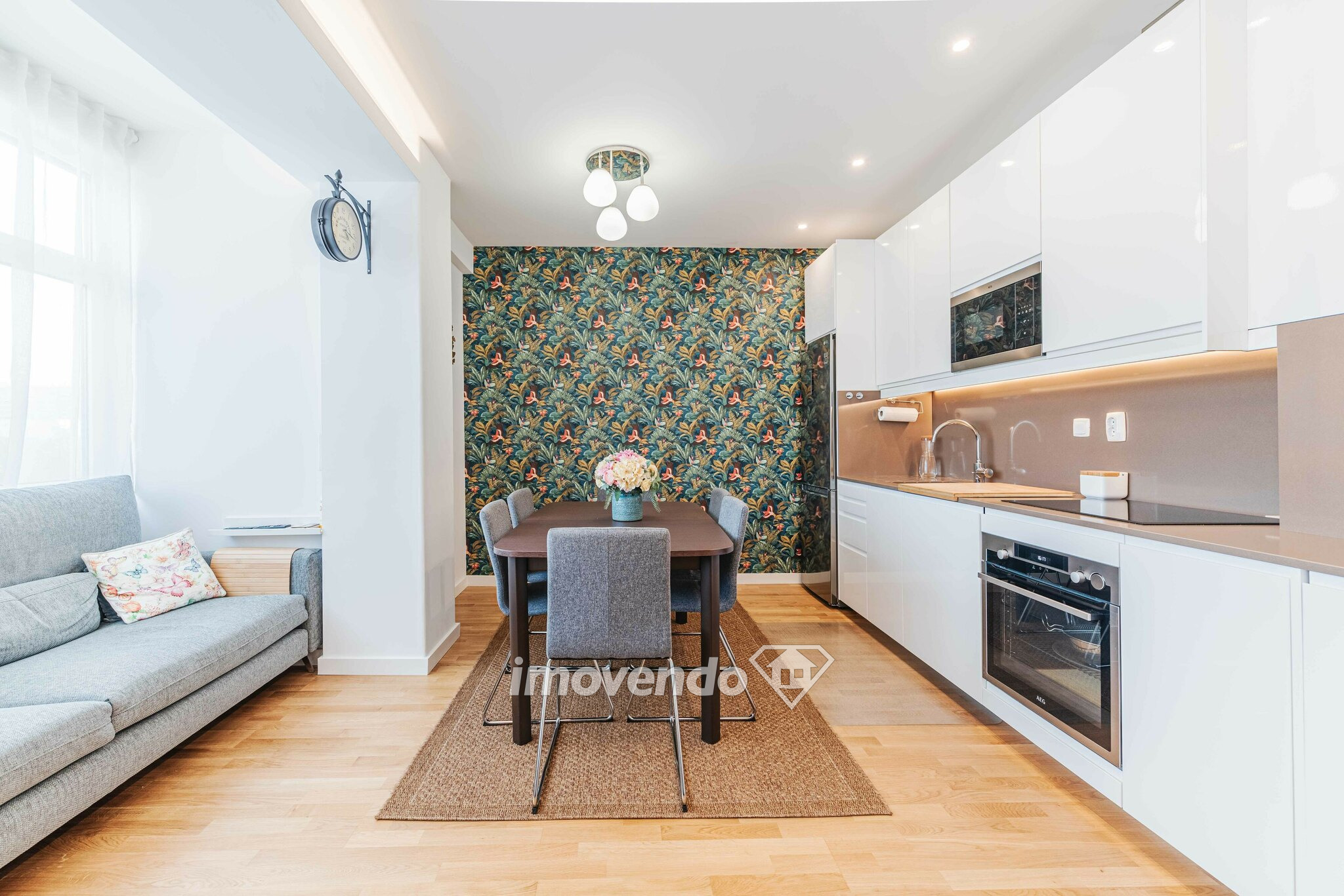 Apartamento T3 remodelado e com cozinha equipada, em Telheiras