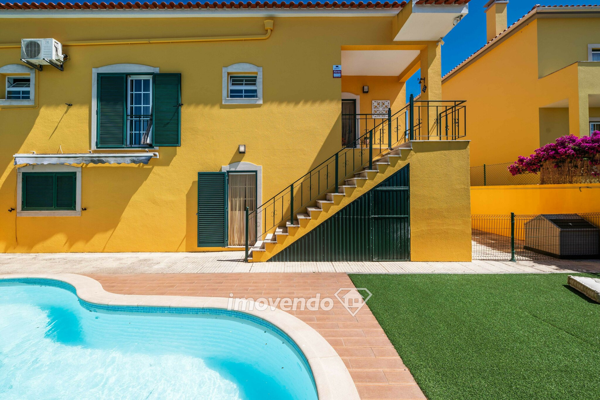 Moradia T3 exclusiva, com piscina e garagem, em Palmela