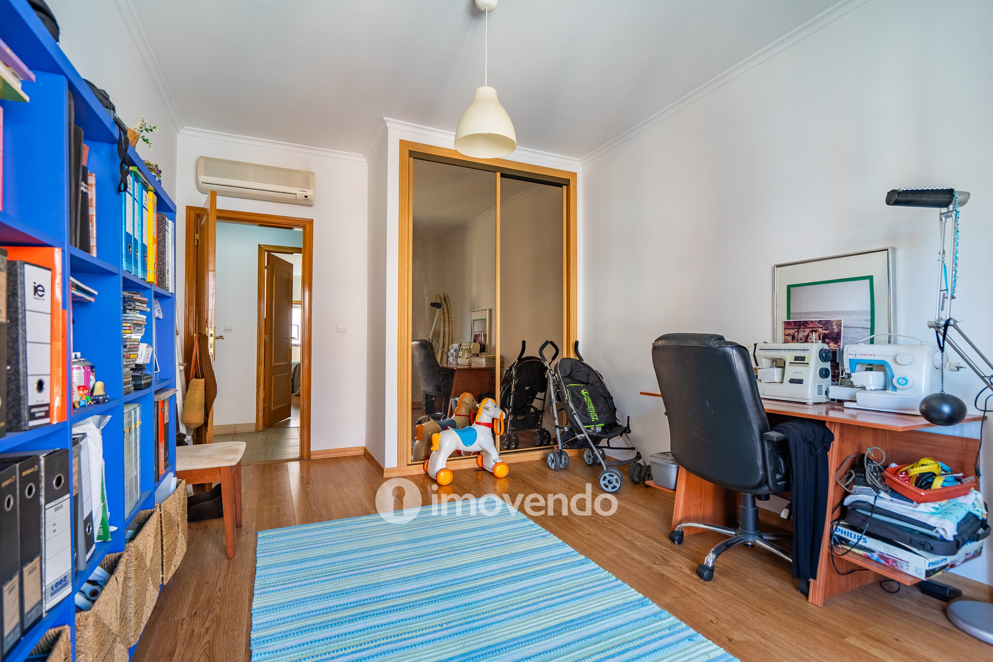 Apartamento T3 com áreas amplas, varandas e arrecadação, em Alverca
