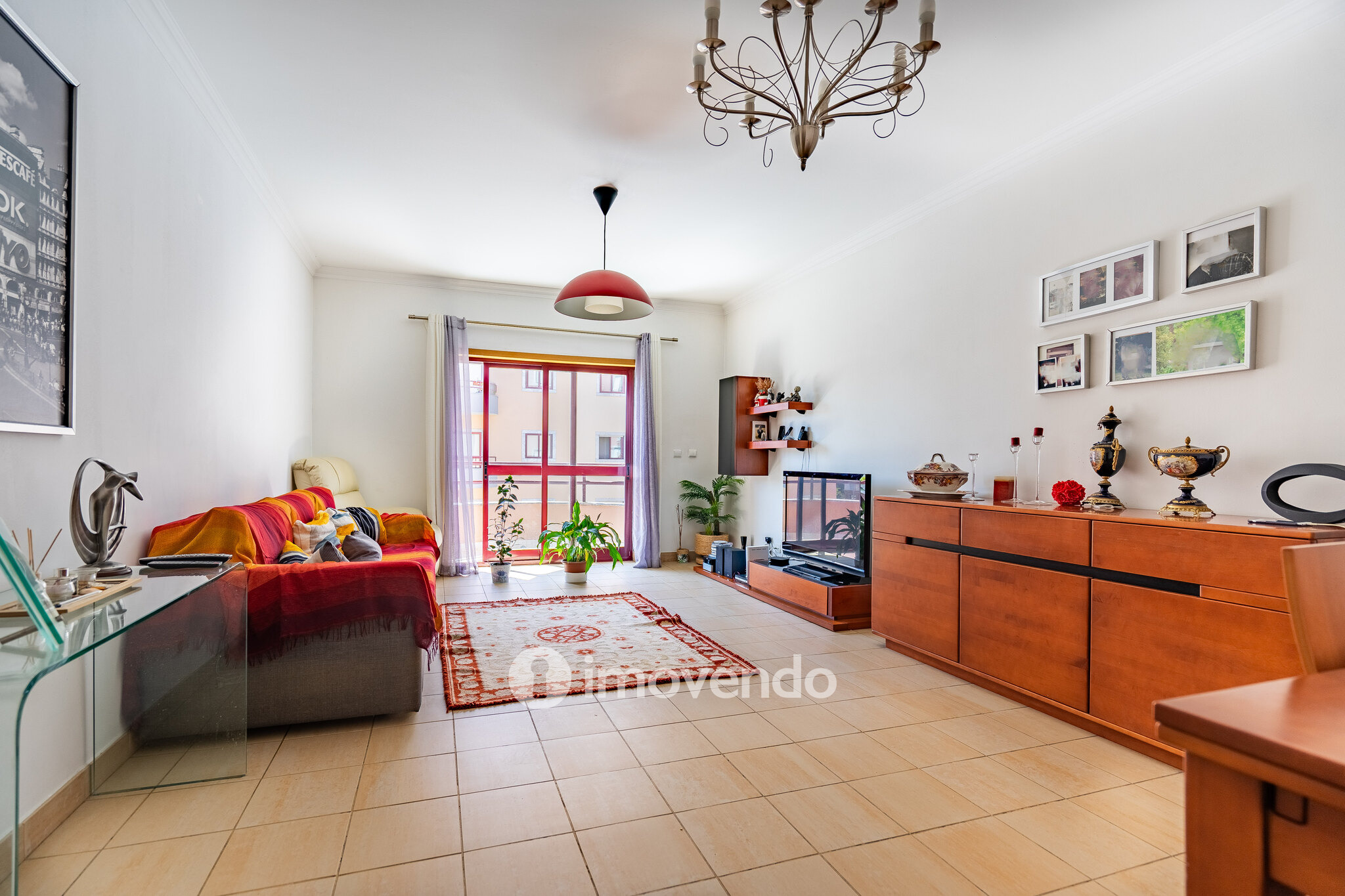 Apartamento T3 com áreas amplas, varandas e arrecadação, em Alverca