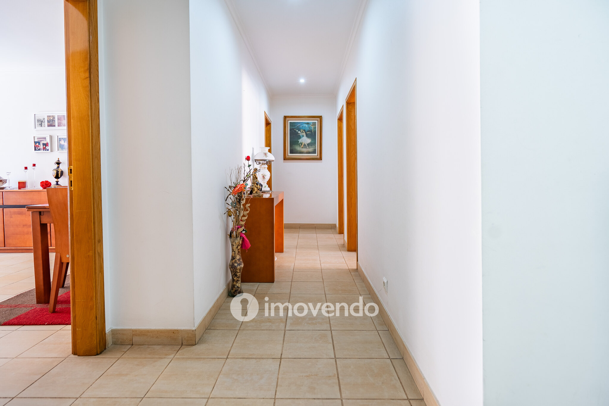 Apartamento T3 com áreas amplas, varandas e arrecadação, em Alverca