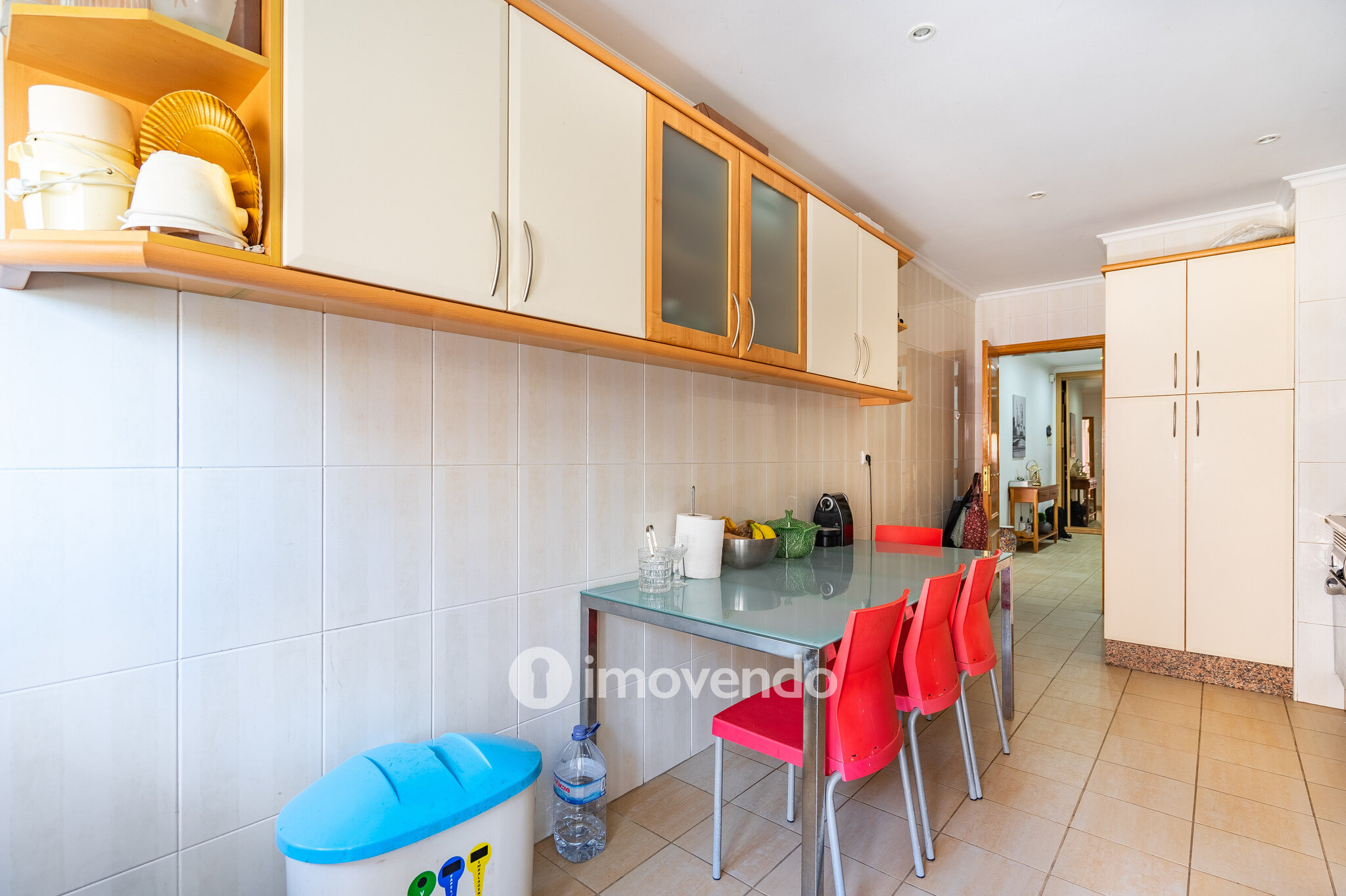 Apartamento T3 com áreas amplas, varandas e arrecadação, em Alverca