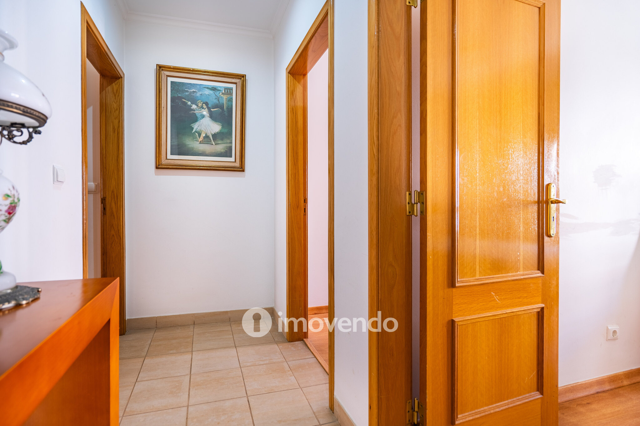 Apartamento T3 com áreas amplas, varandas e arrecadação, em Alverca