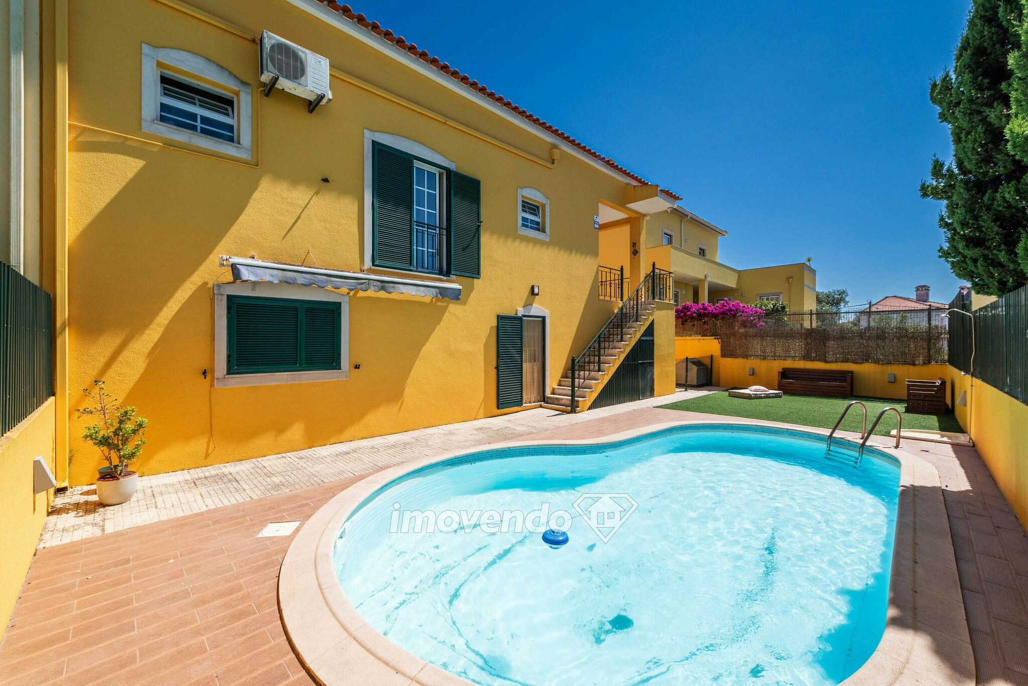 Moradia T3 exclusiva, com piscina e garagem, em Palmela