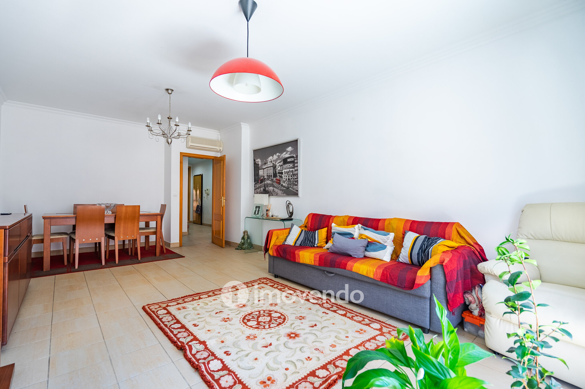 Apartamento T3 com áreas amplas, varandas e arrecadação, em Alverca