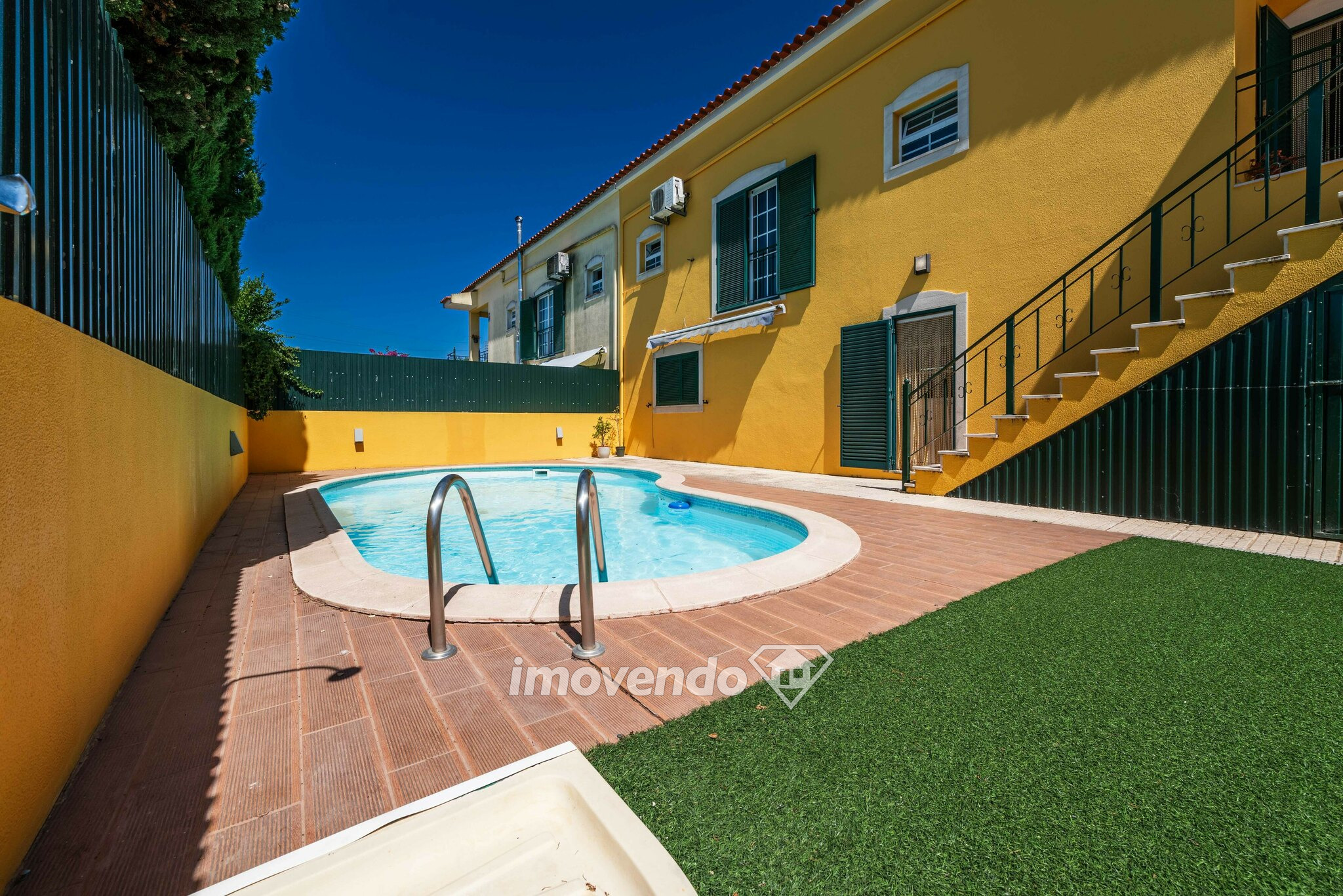 Moradia T3 exclusiva, com piscina e garagem, em Palmela