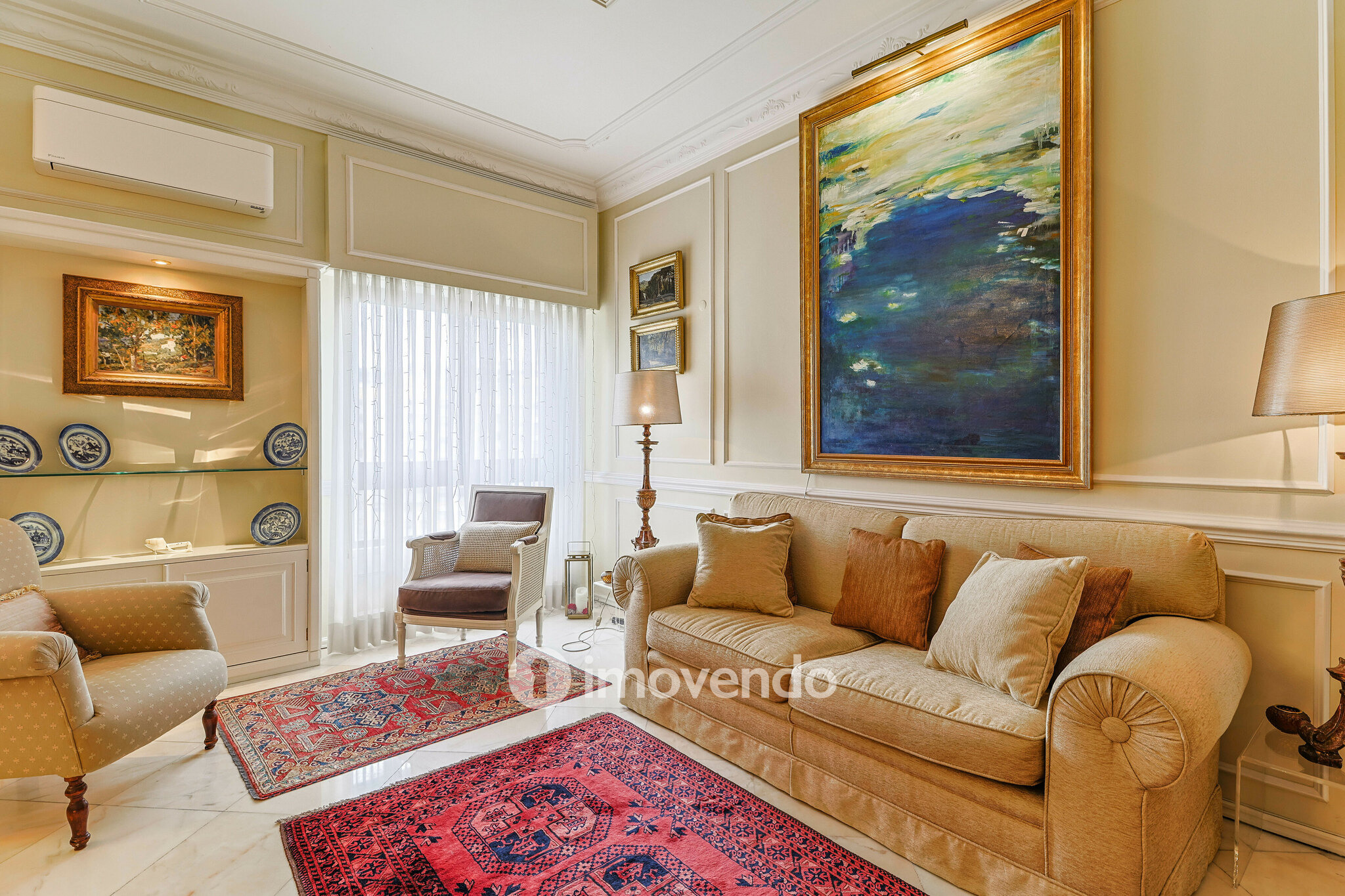 Apartamento T3, com cozinha equipada e estacionamento, em Miraflores