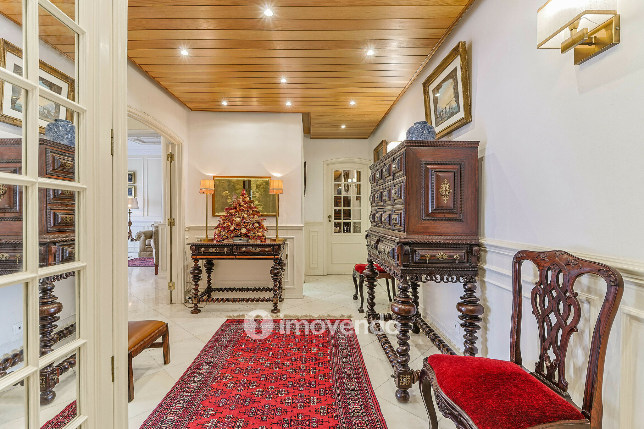 Apartamento T3, com cozinha equipada e estacionamento, em Miraflores