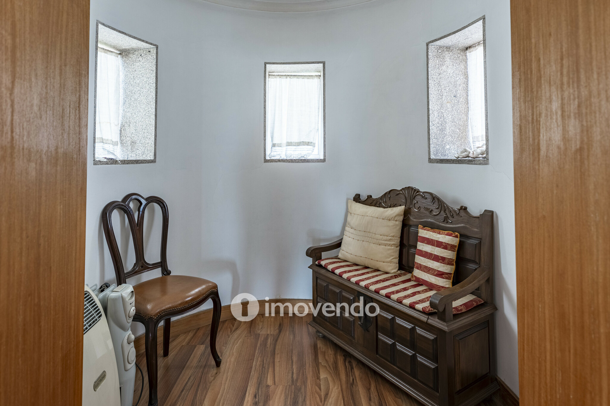 Moradia isolada T3, com terreno de 2.000m², em Vila Nova de Famalicão