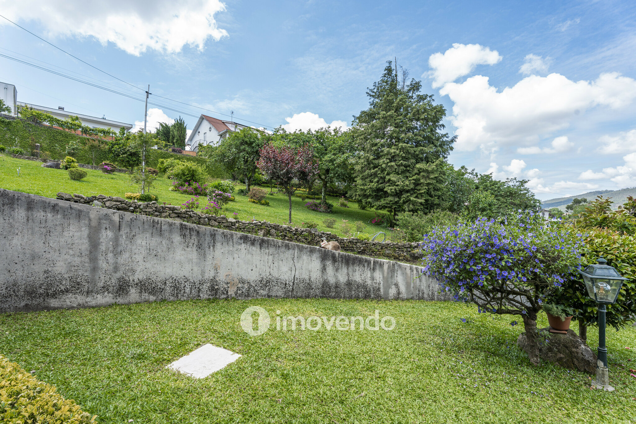 Moradia isolada T3, com terreno de 2.000m², em Vila Nova de Famalicão