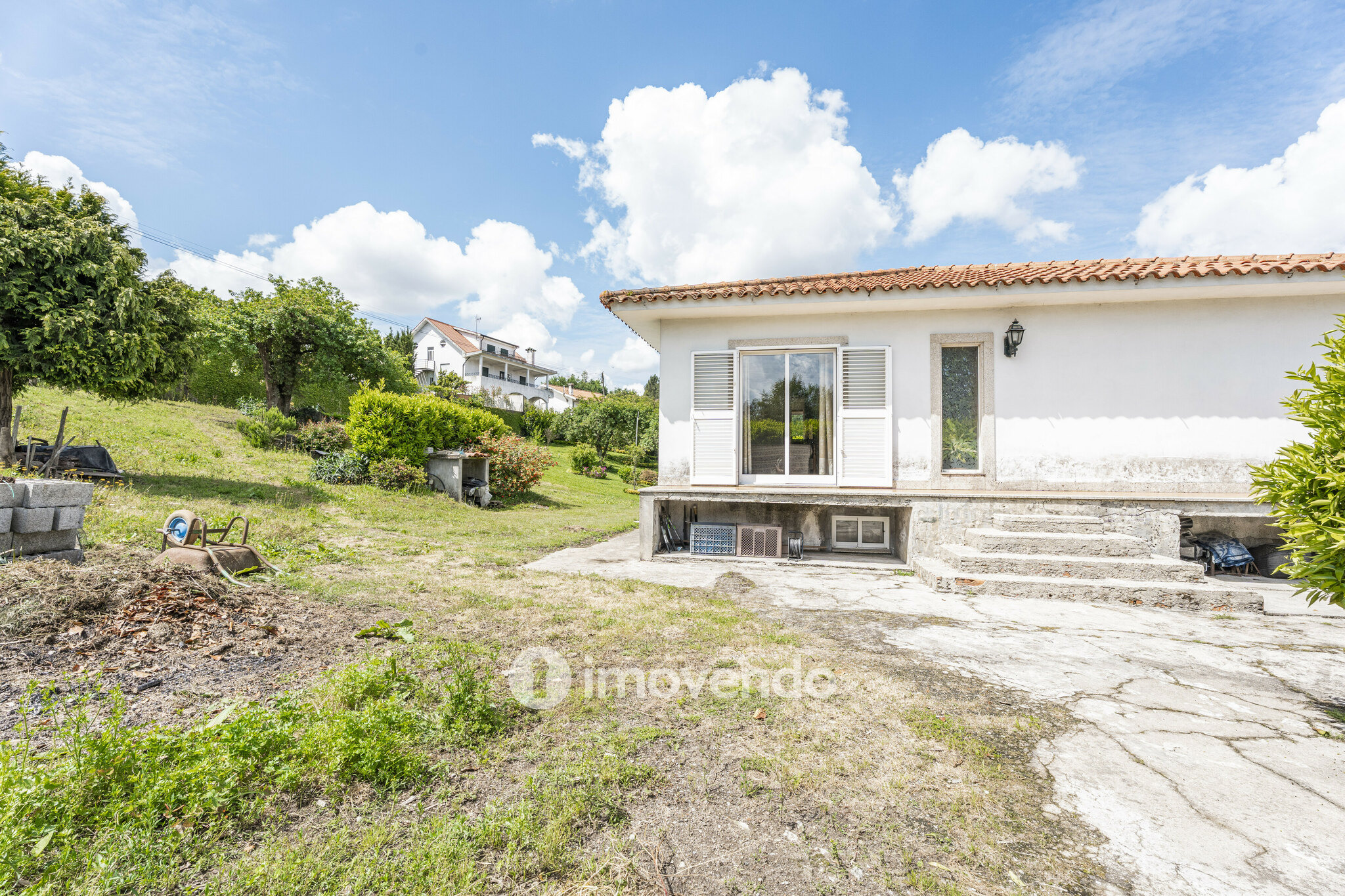 Moradia isolada T3, com terreno de 2.000m², em Vila Nova de Famalicão