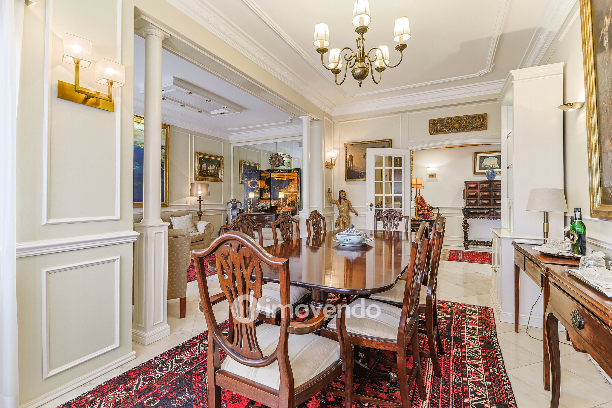 Apartamento T3, com cozinha equipada e estacionamento, em Miraflores