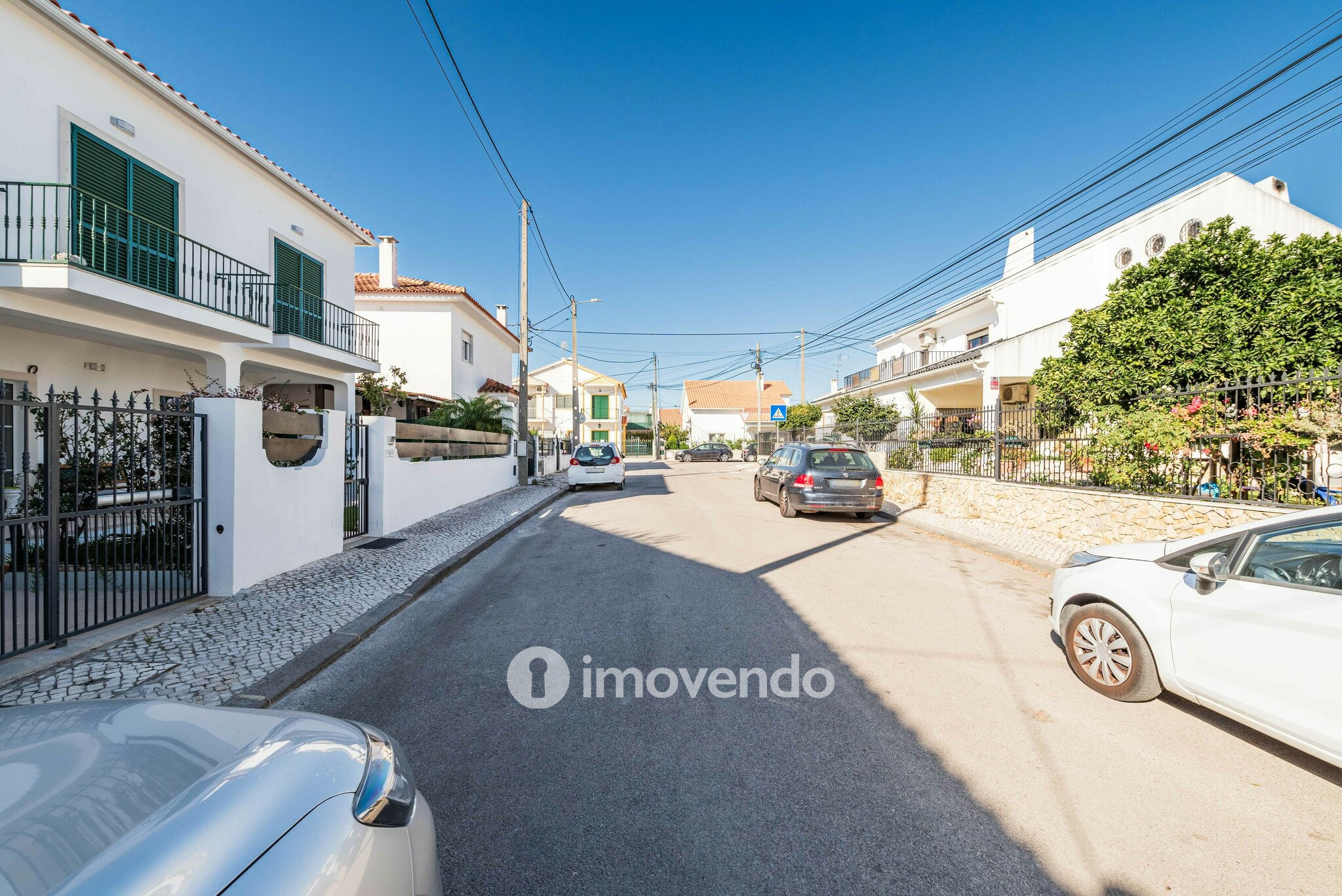 Moradia T3 cuidada, com garagem, na Quinta do Conde