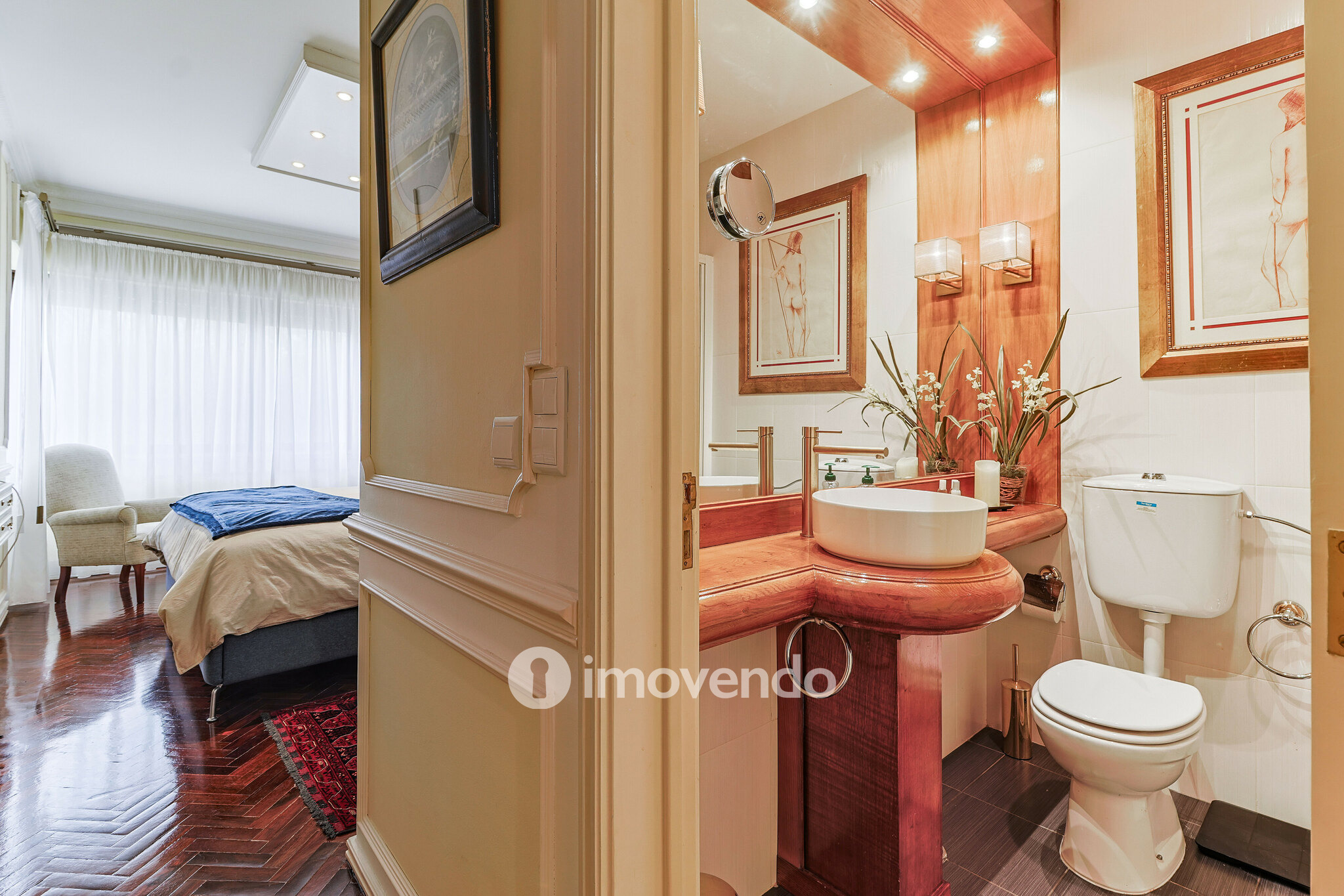 Apartamento T3, com cozinha equipada e estacionamento, em Miraflores