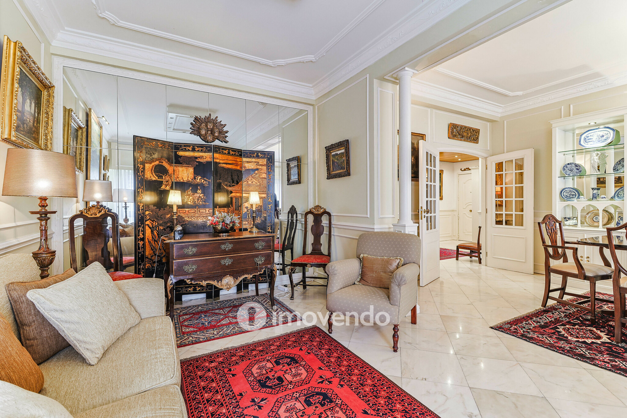 Apartamento T3, com cozinha equipada e estacionamento, em Miraflores