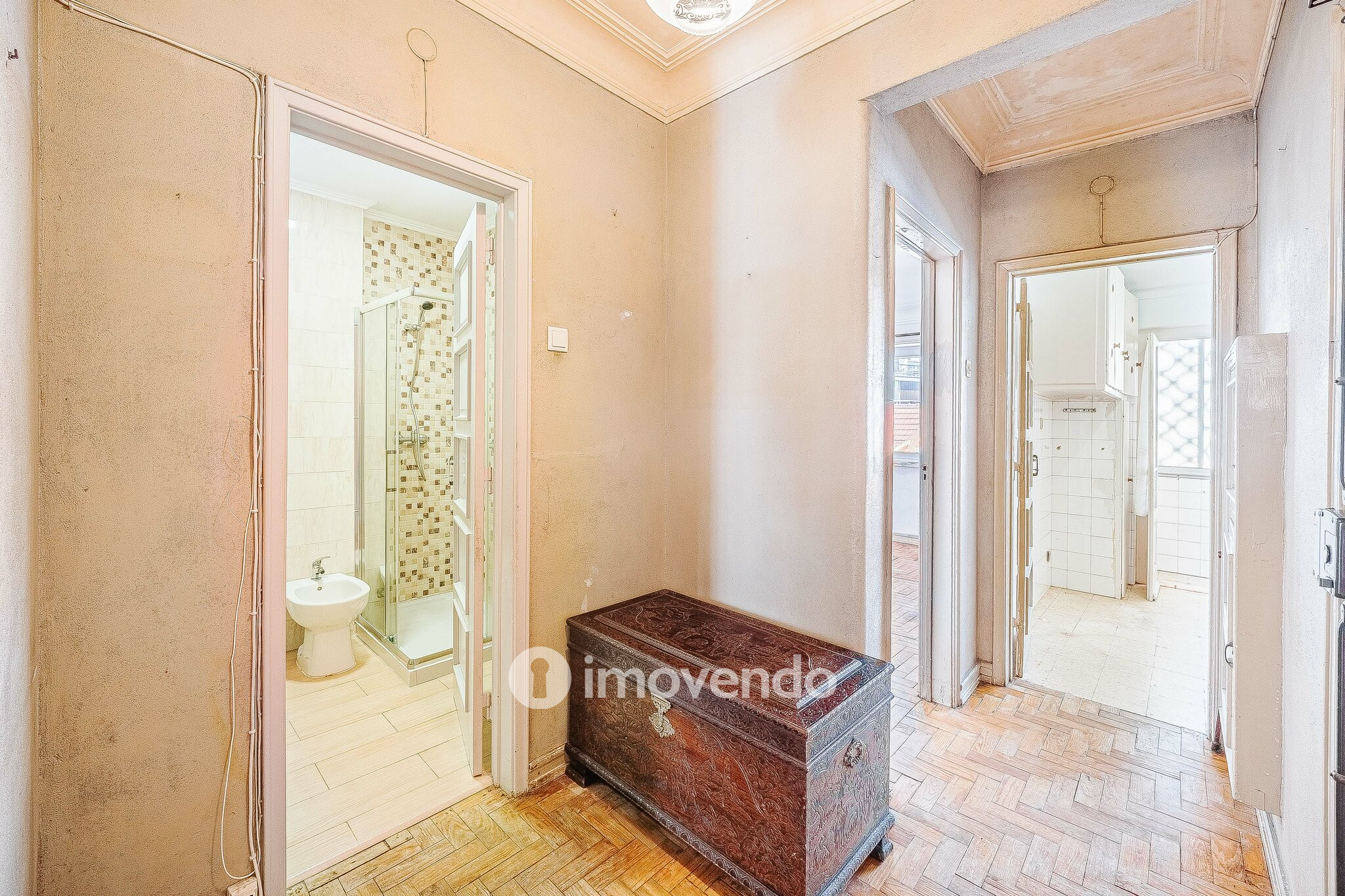 Apartamento T2 com duas varandas, na Graça, em Lisboa