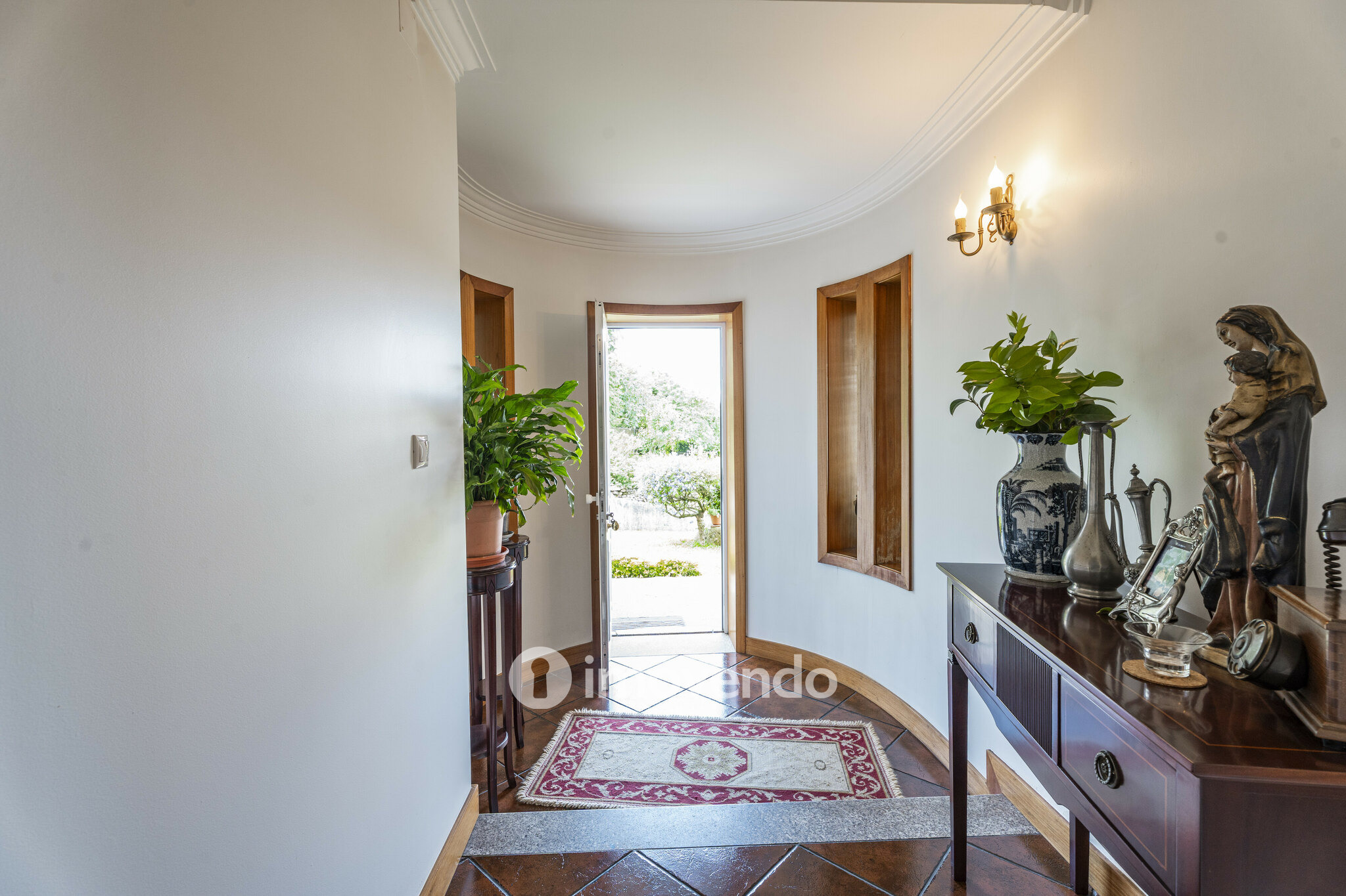 Moradia isolada T3, com terreno de 2.000m², em Vila Nova de Famalicão