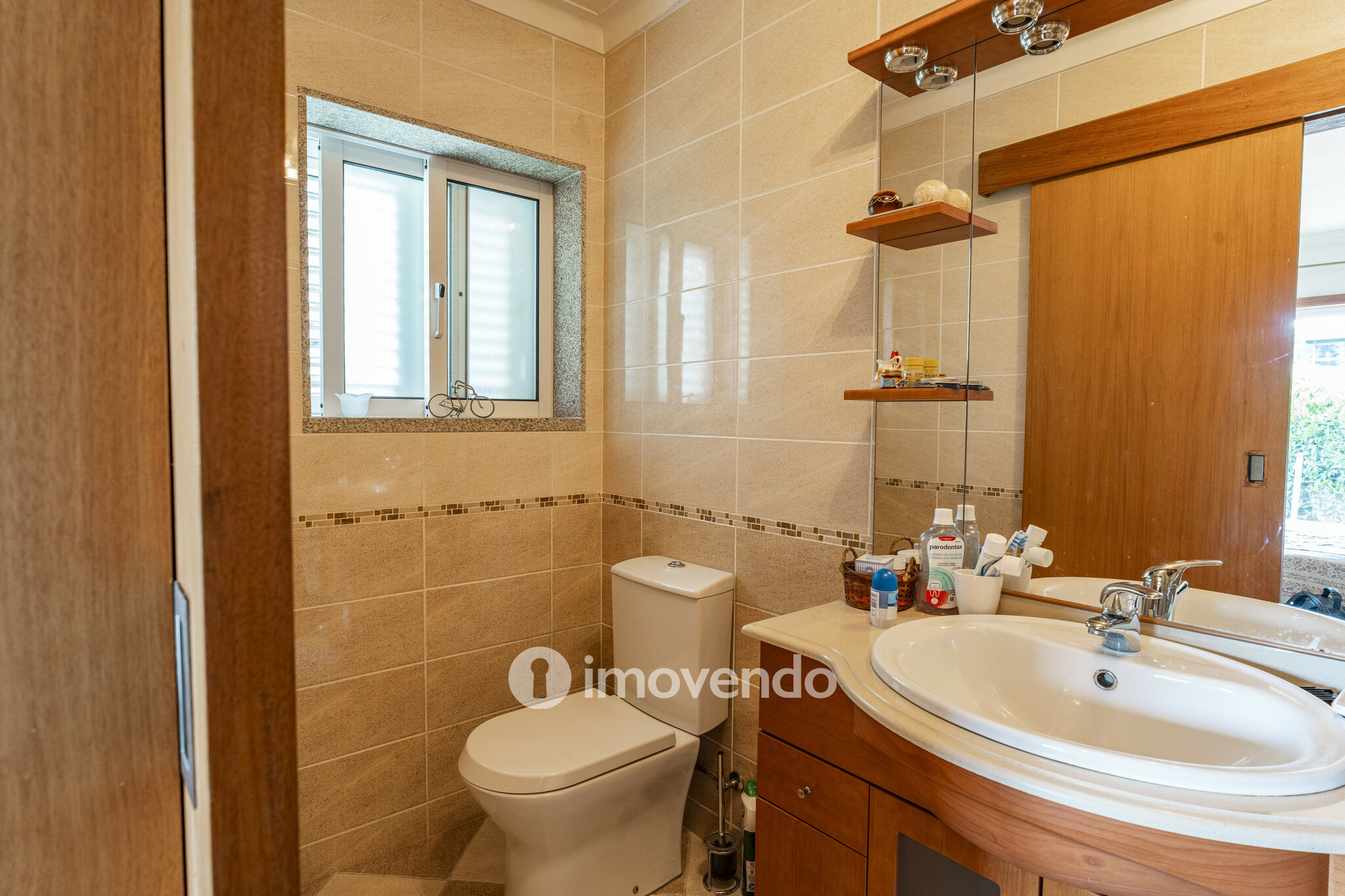 Moradia isolada T3, com terreno de 2.000m², em Vila Nova de Famalicão