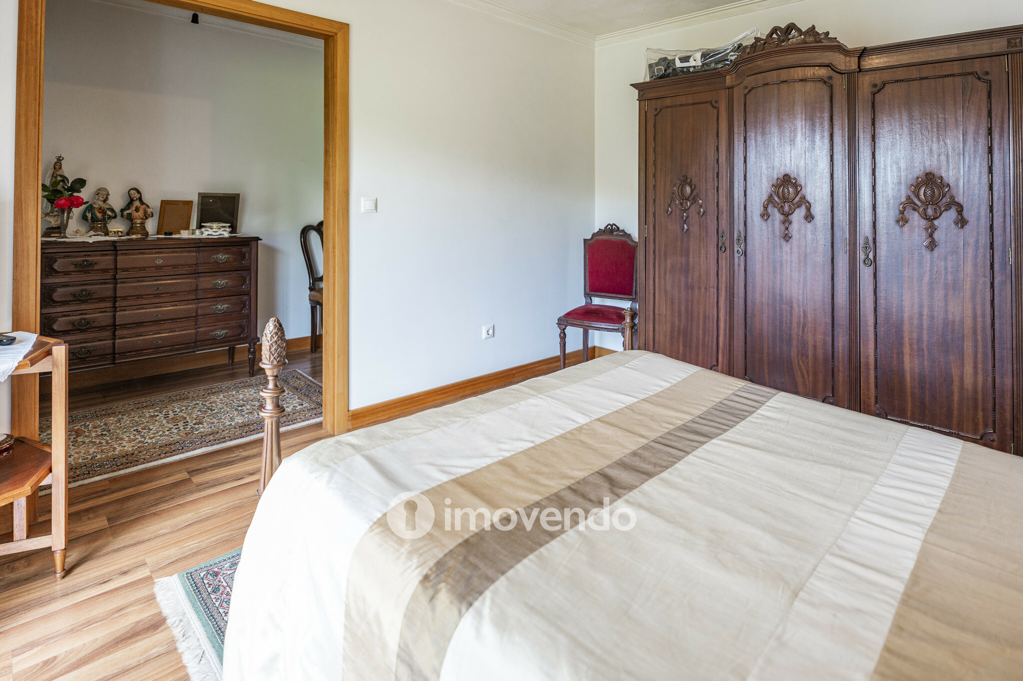 Moradia isolada T3, com terreno de 2.000m², em Vila Nova de Famalicão