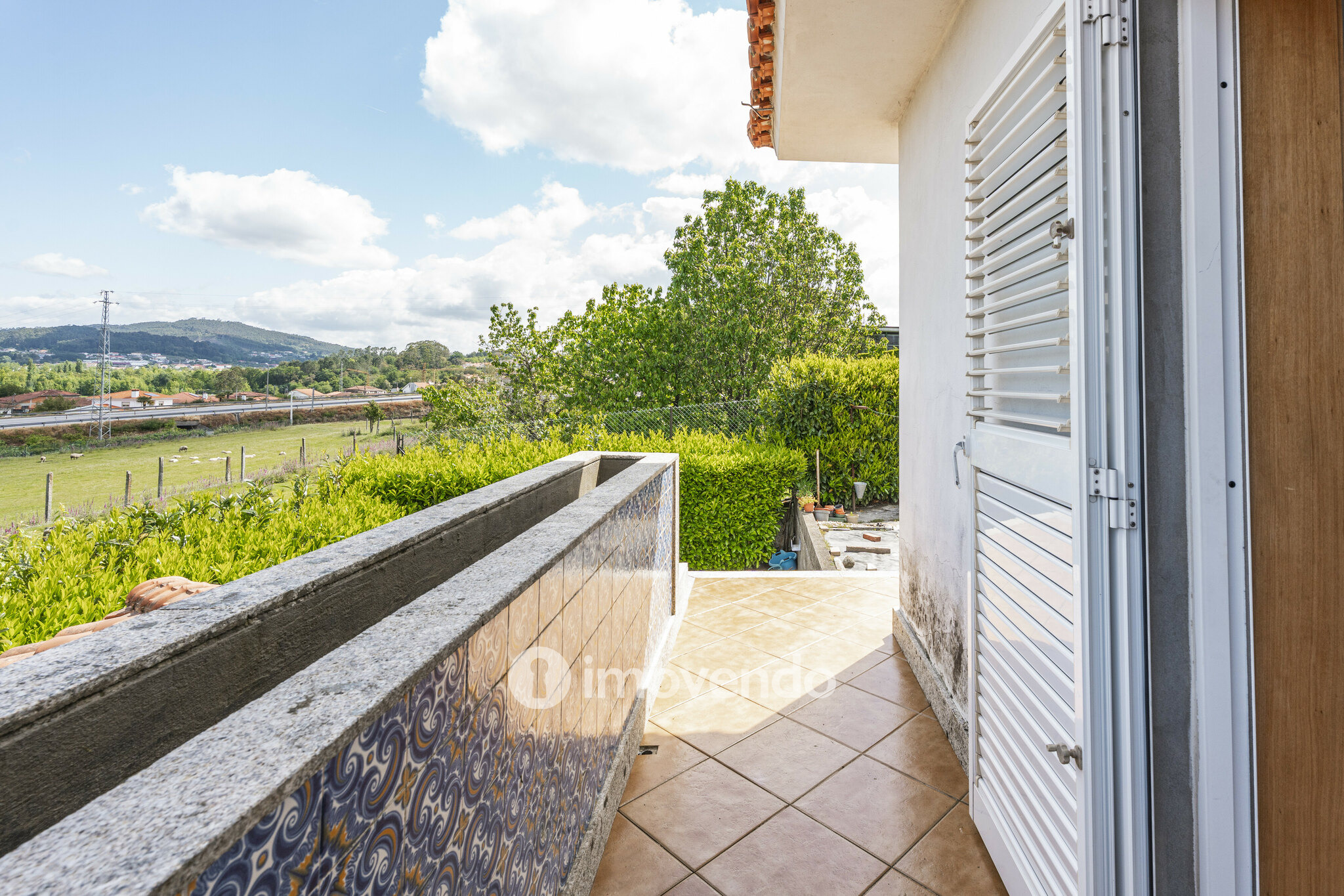 Moradia isolada T3, com terreno de 2.000m², em Vila Nova de Famalicão