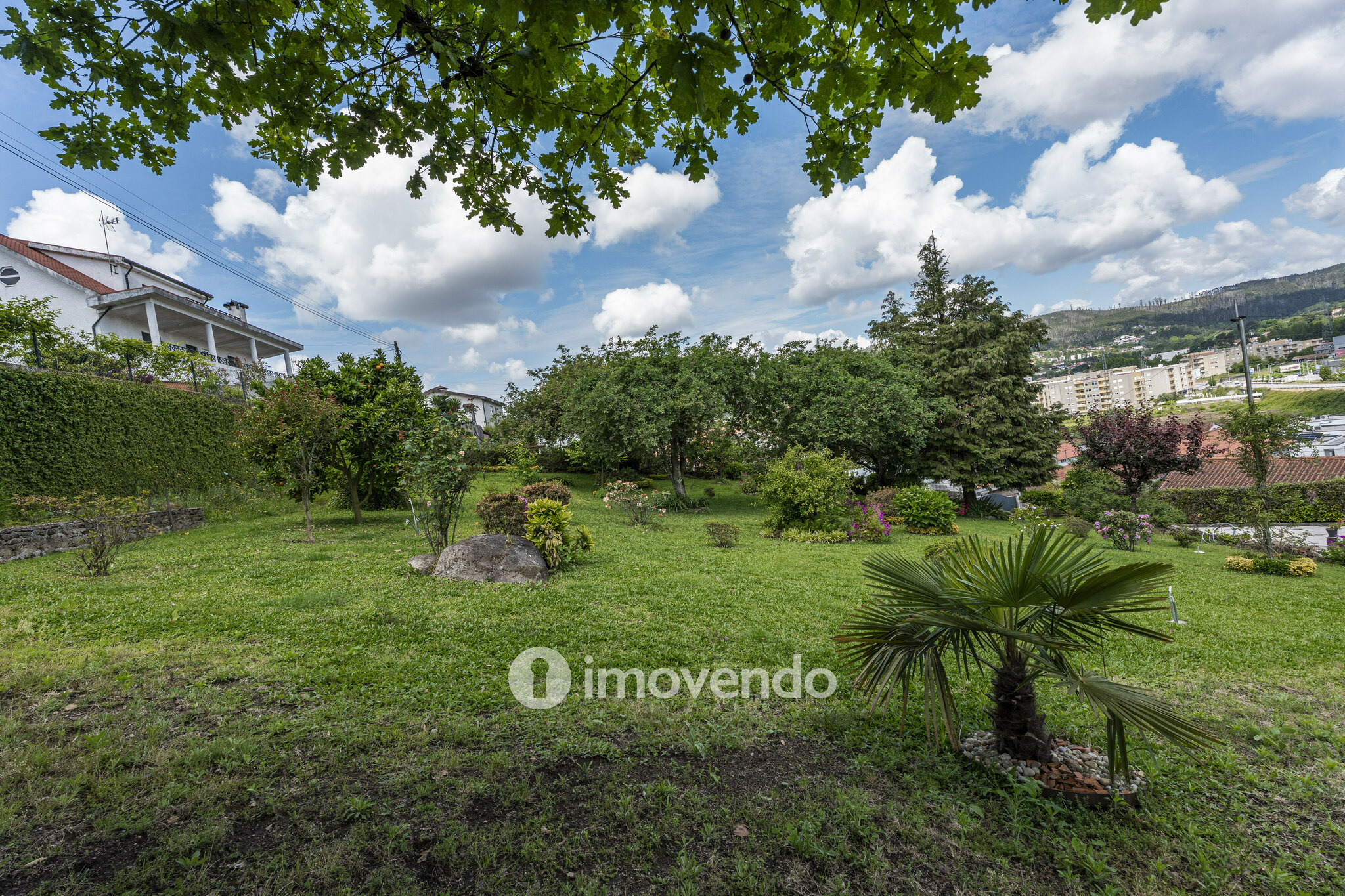 Moradia isolada T3, com terreno de 2.000m², em Vila Nova de Famalicão