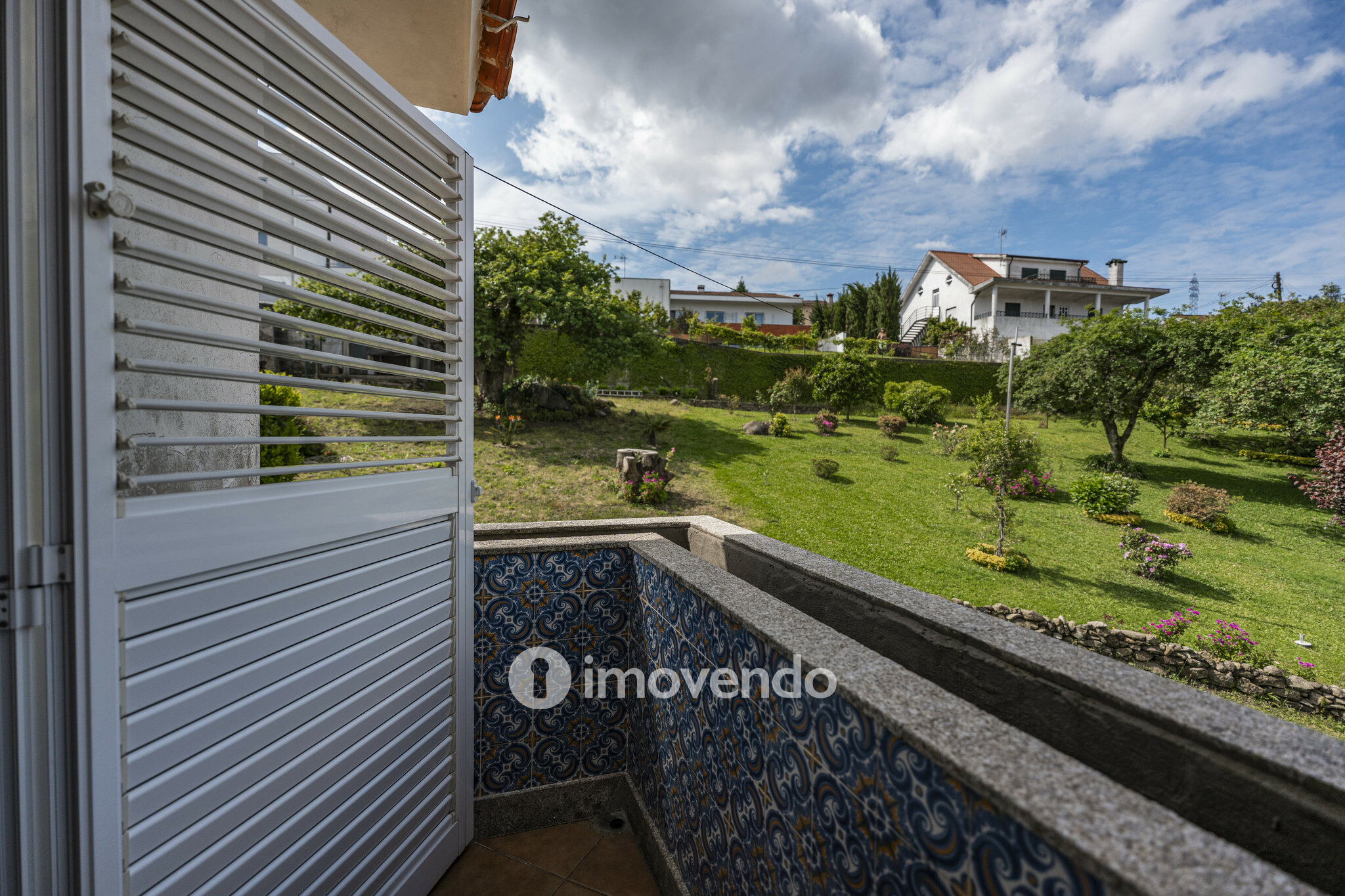 Moradia isolada T3, com terreno de 2.000m², em Vila Nova de Famalicão