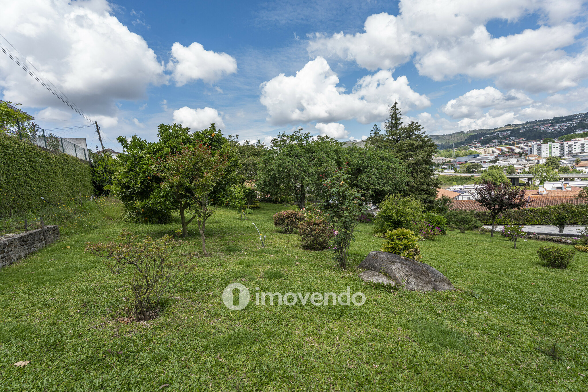 Moradia isolada T3, com terreno de 2.000m², em Vila Nova de Famalicão