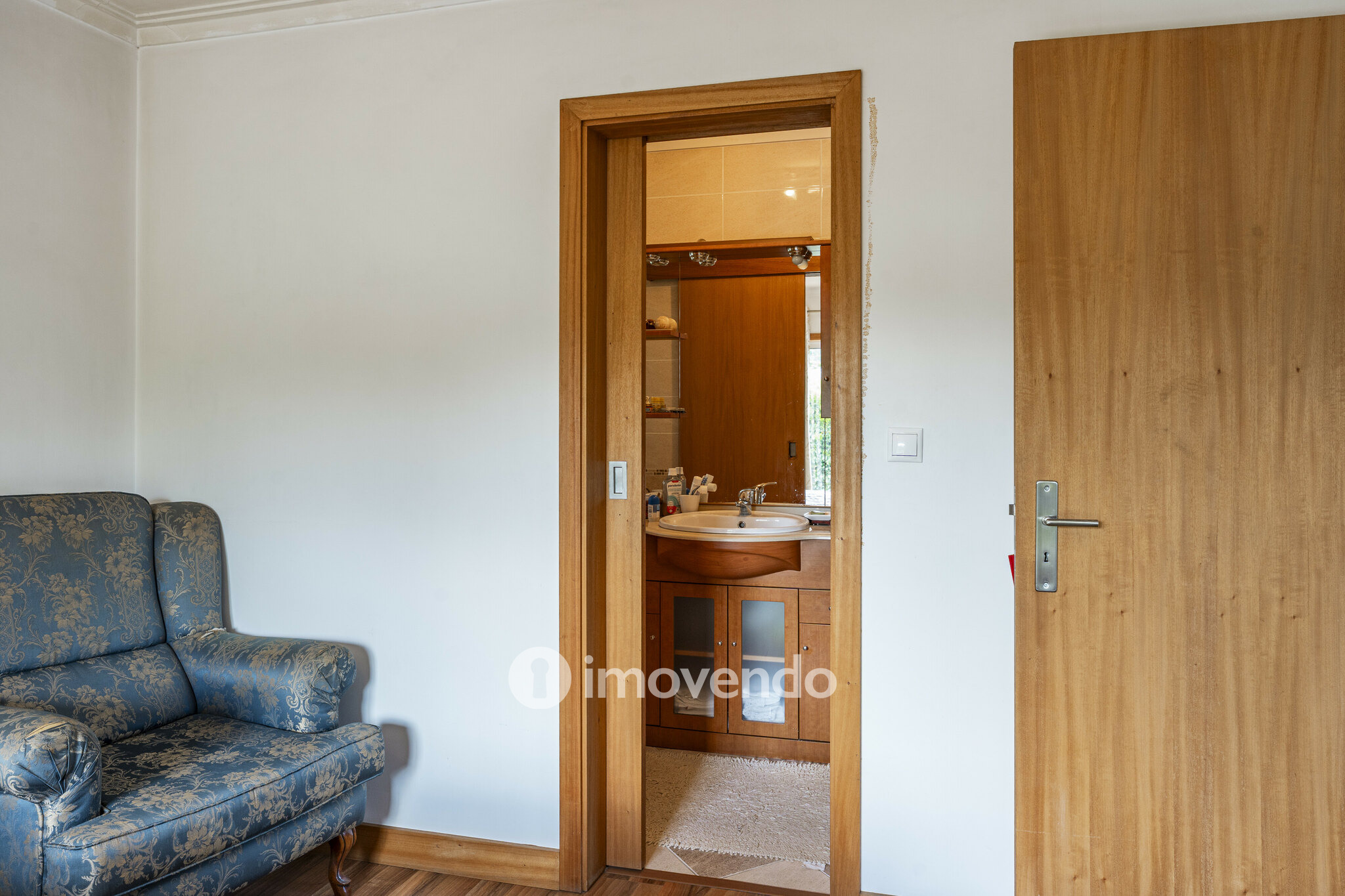 Moradia isolada T3, com terreno de 2.000m², em Vila Nova de Famalicão