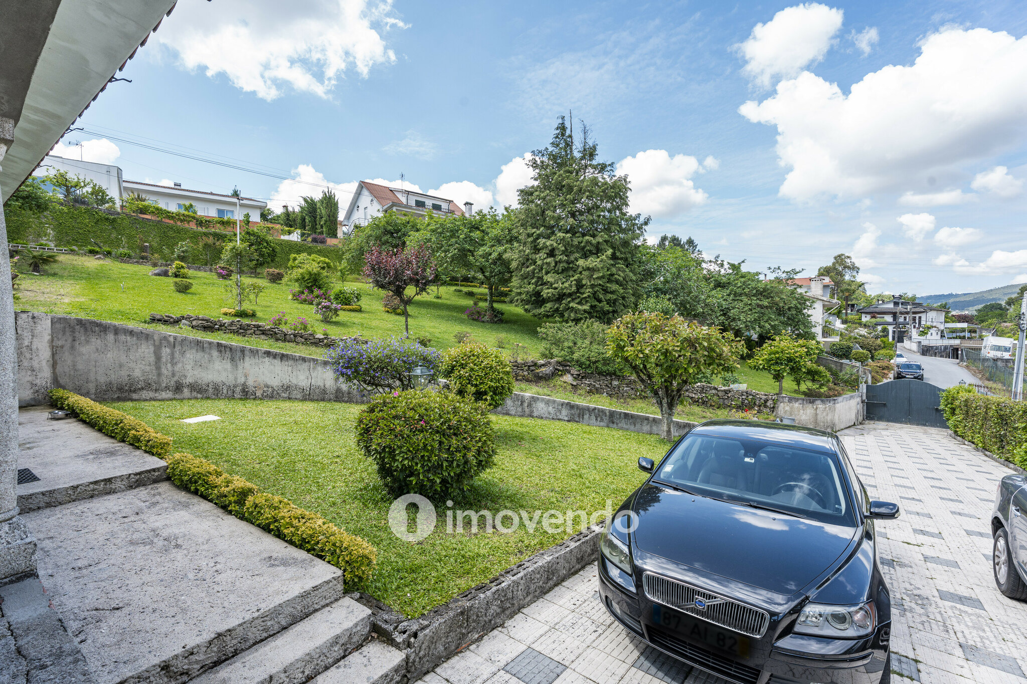 Moradia isolada T3, com terreno de 2.000m², em Vila Nova de Famalicão