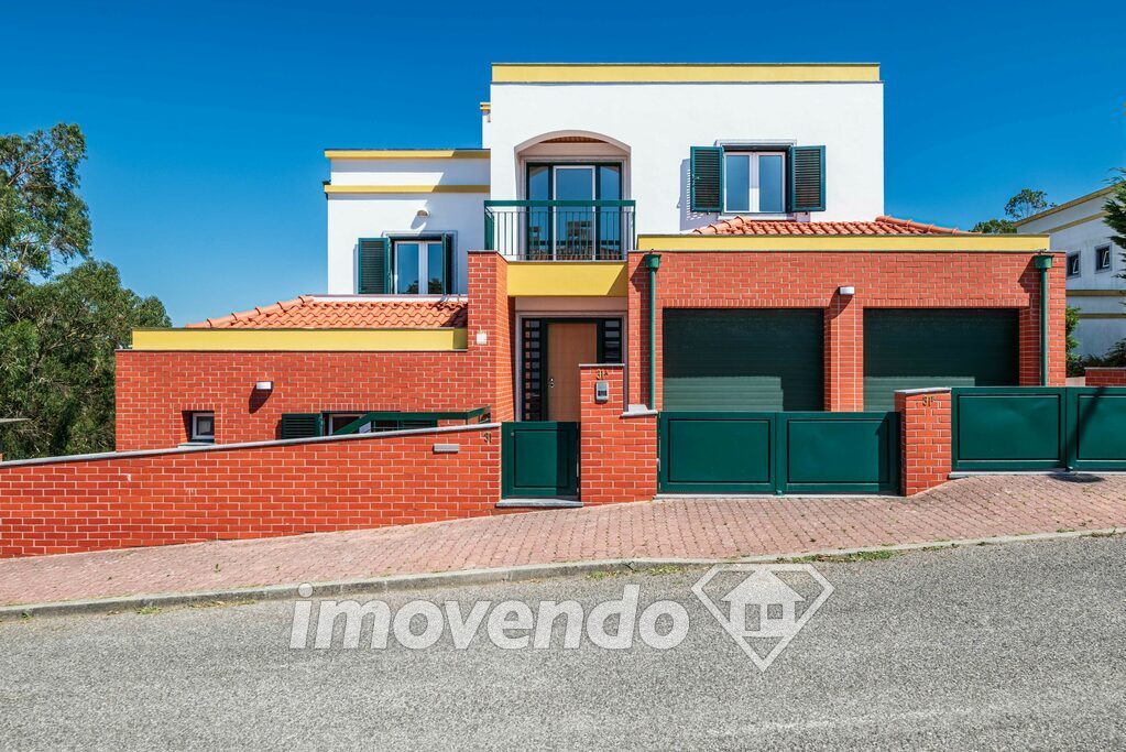 Moradia T5 em Oeiras, Barcarena com 609 m<sup>2</sup> por 1.150.000