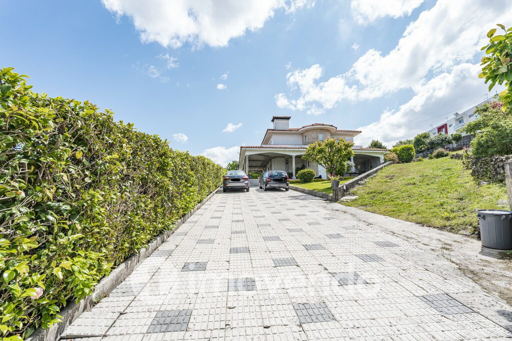 Moradia T3 em Braga, Braga com 2.000 m<sup>2</sup> por 349.000