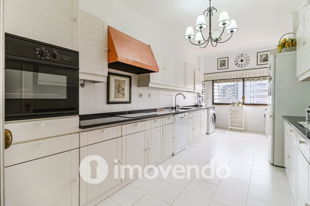 Apartamento T3 em Oeiras, Lisboa com 151 m<sup>2</sup> por 698.000