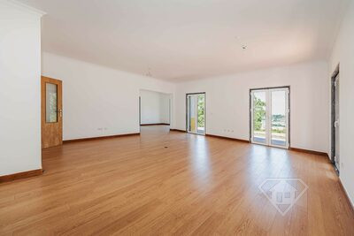 Moradia T5 renovada junto ao TagusPark, em Barcarena - 3