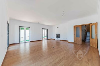 Moradia T5 renovada junto ao TagusPark, em Barcarena - 4