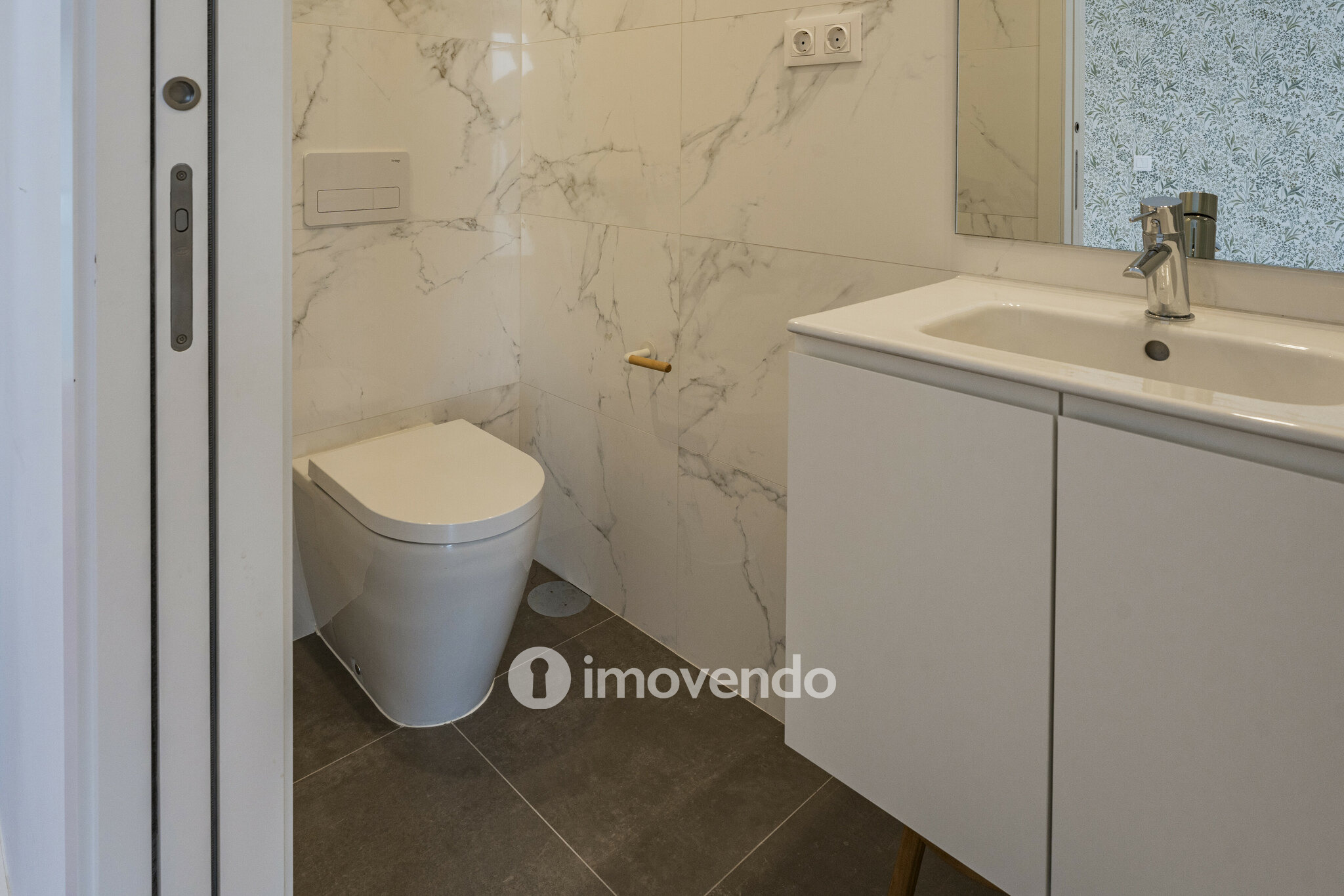 Apartamento T2+1 Duplex, com estacionamento, no Bonfim, Porto