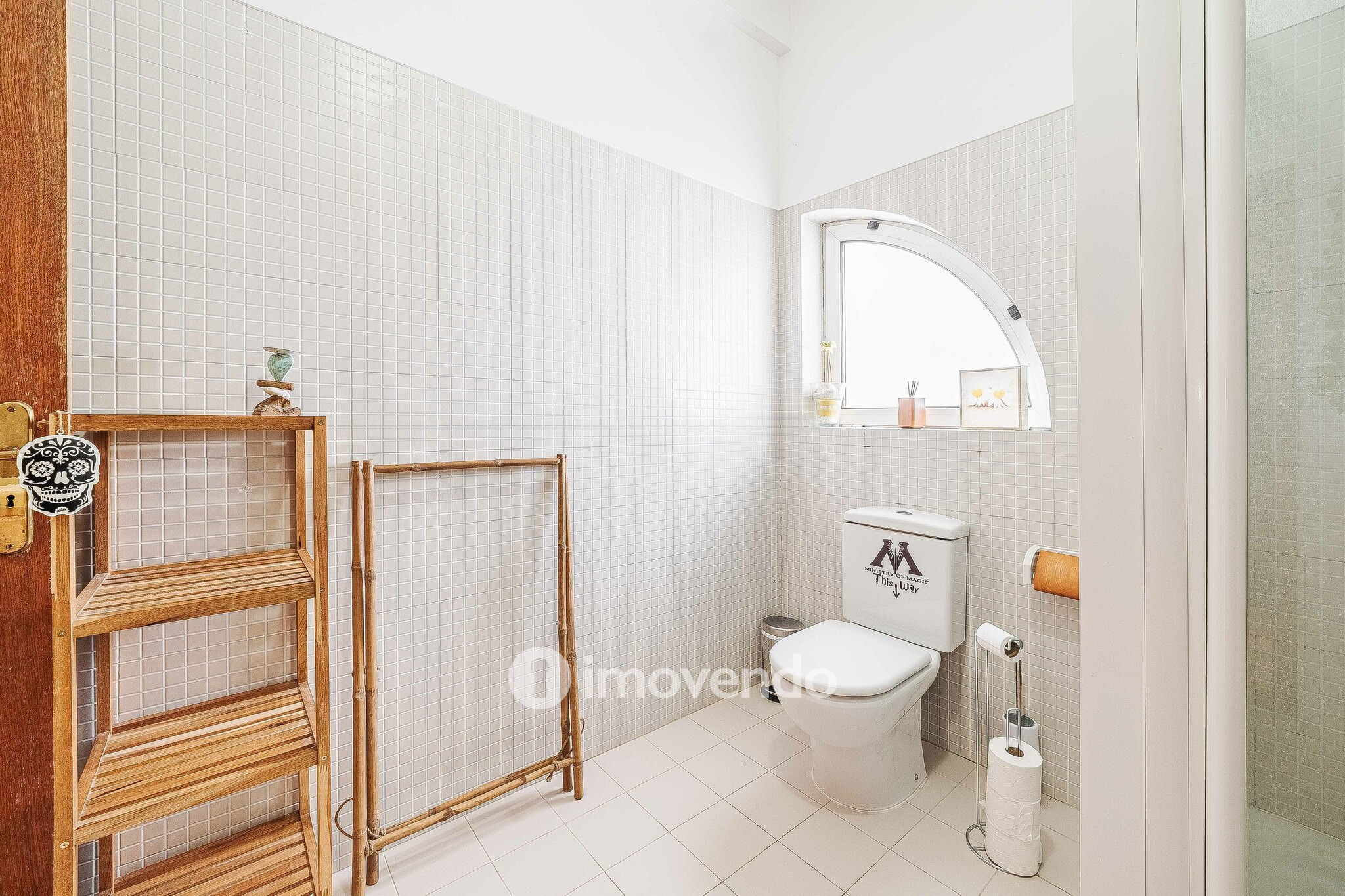 Moradia T5+2 com garagem, em condomínio com piscina, em Murches