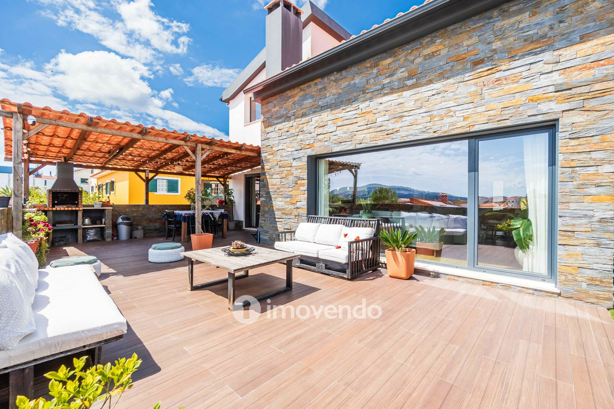 Moradia T5 exclusiva, com piscina e garagem, no Milharado, Mafra