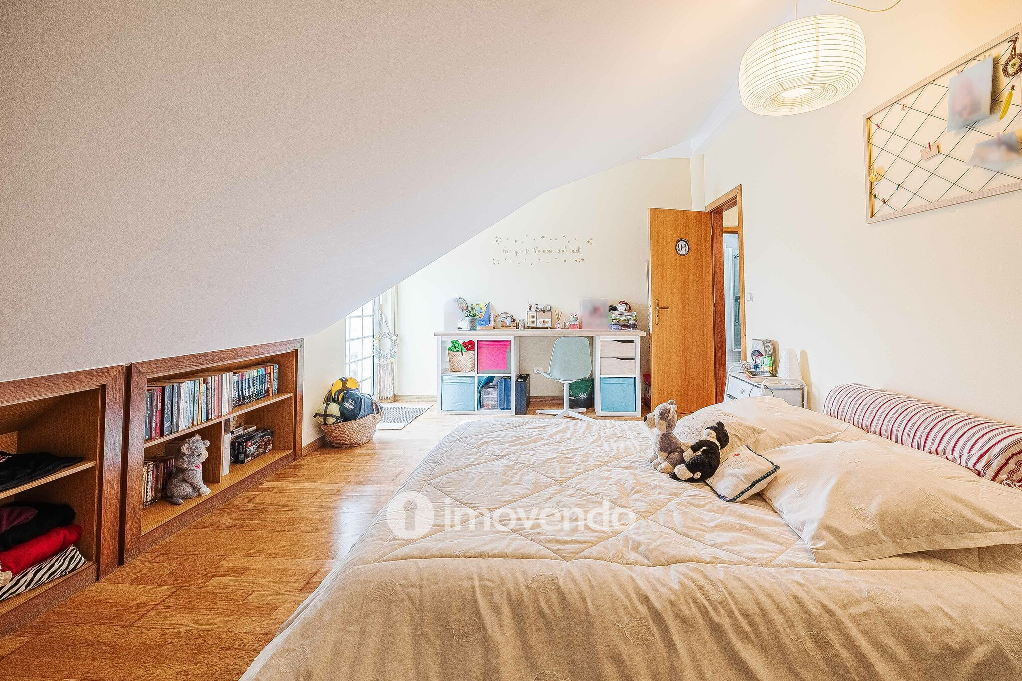 Moradia T5+2 com garagem, em condomínio com piscina, em Murches