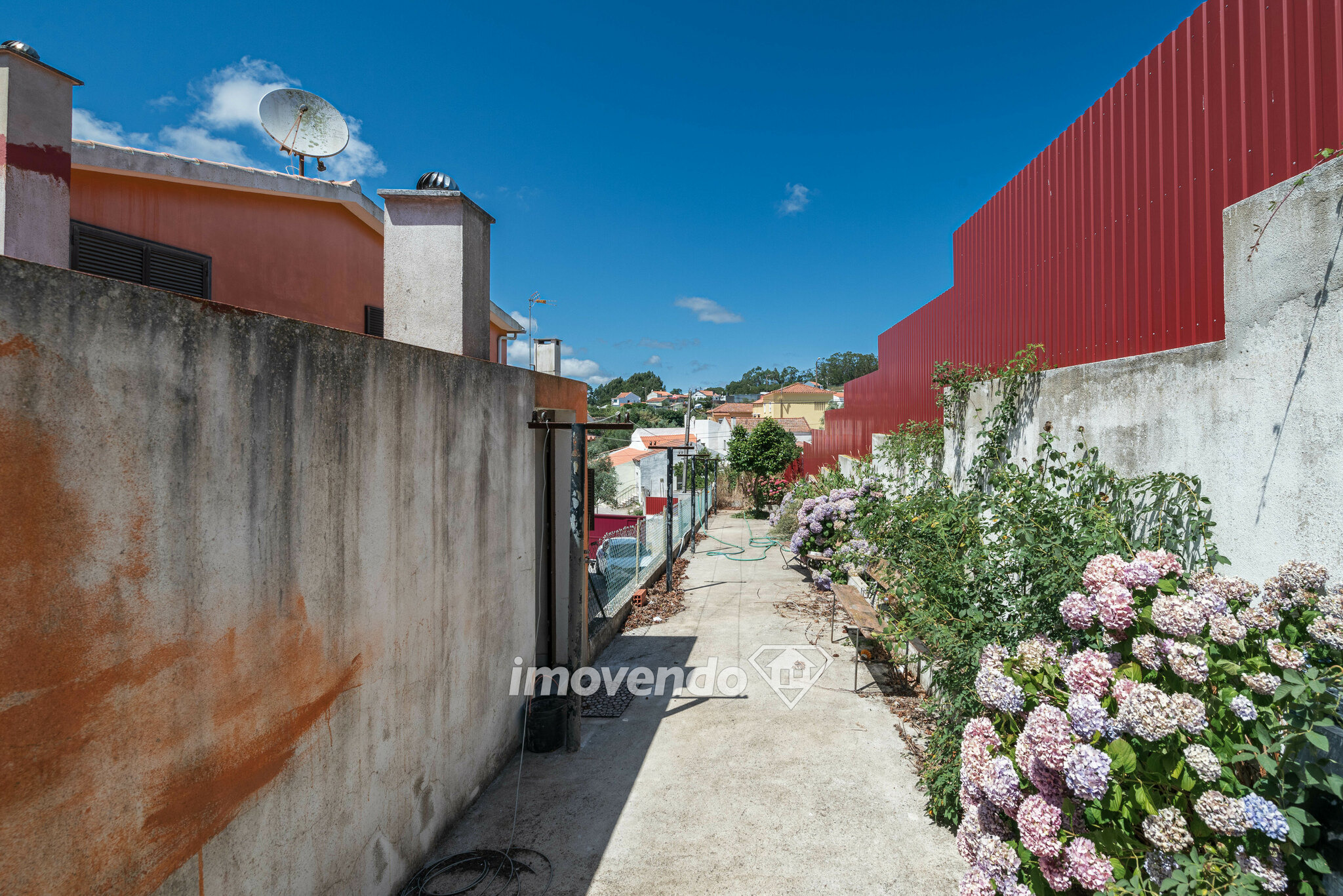Moradia isolada T6, com 3 cozinhas, garagem e jacuzzi, em Caneças