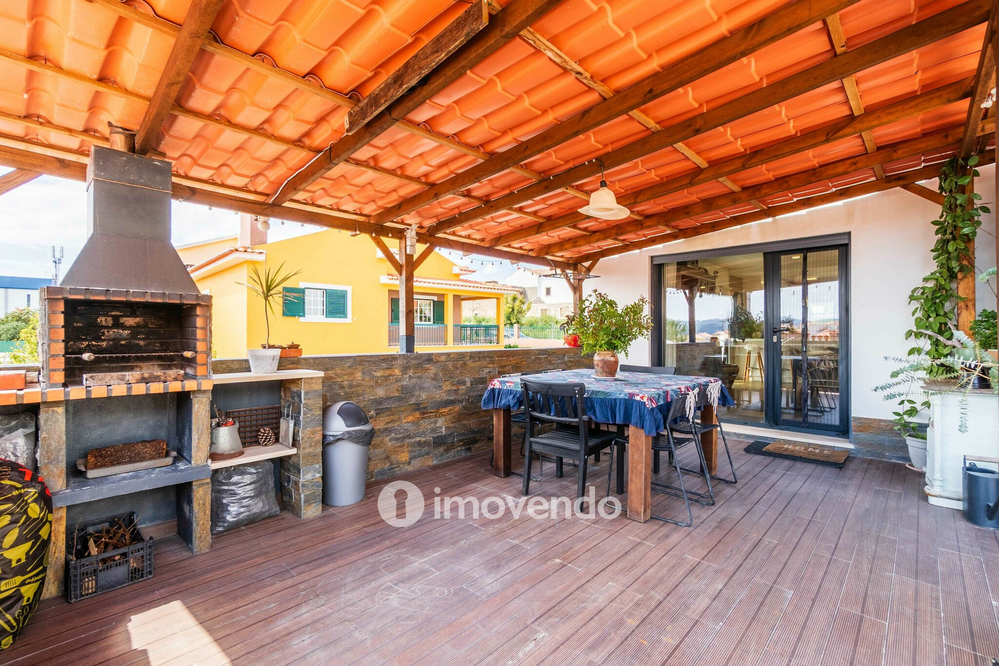 Moradia T5 exclusiva, com piscina e garagem, no Milharado, Mafra