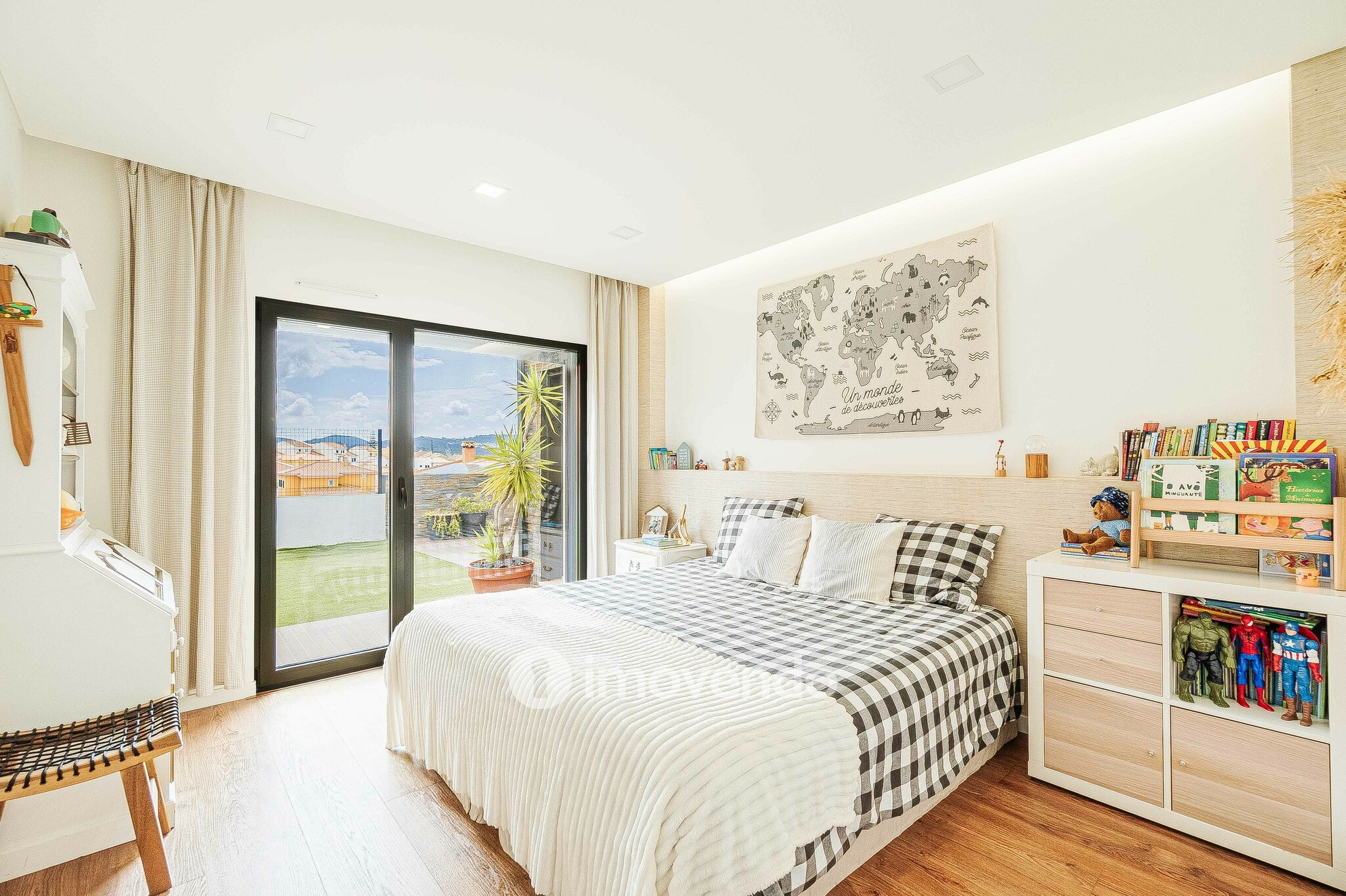 Moradia T5 exclusiva, com piscina e garagem, no Milharado, Mafra
