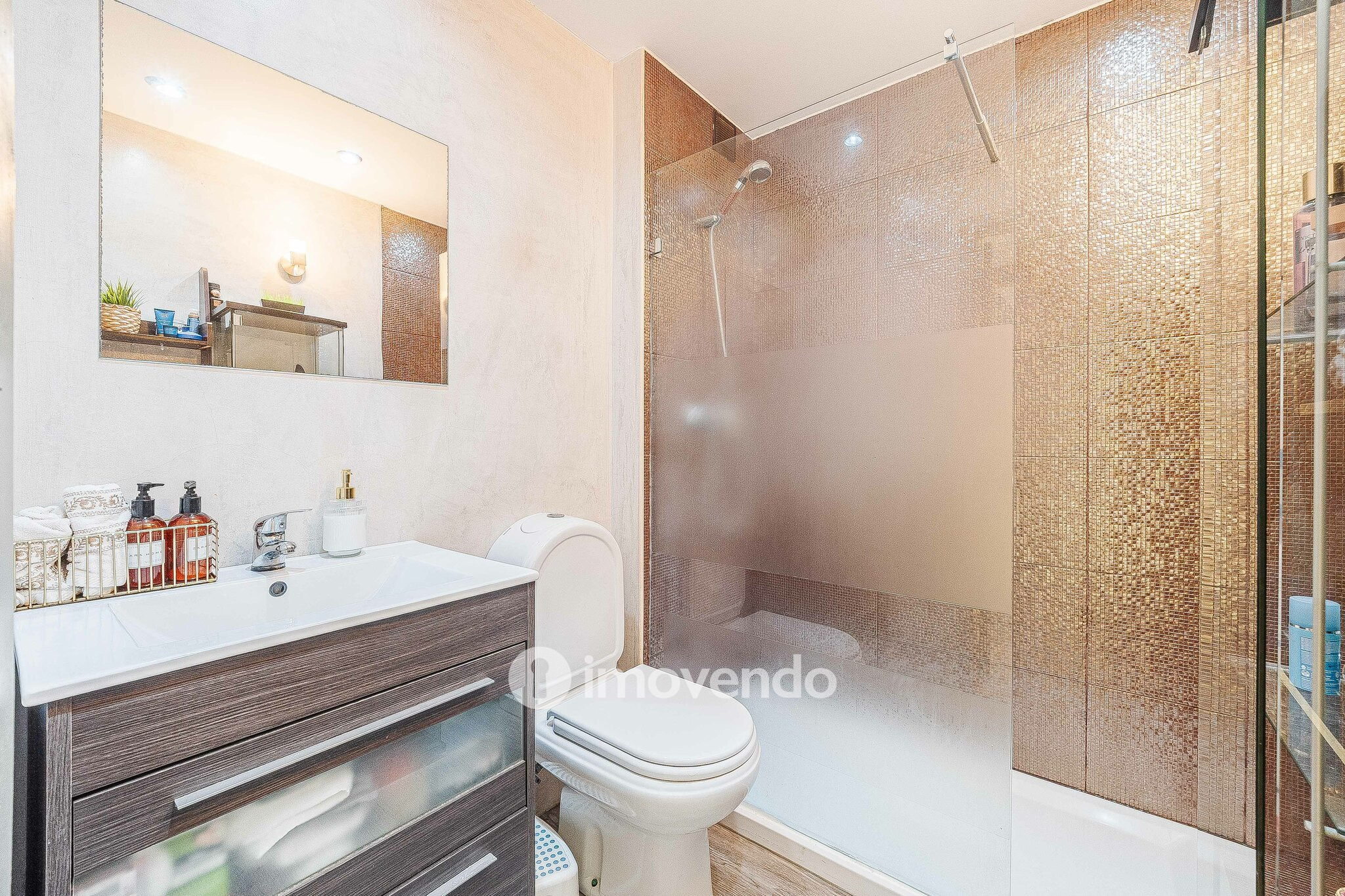 Andar de Moradia T2 Duplex, com garagem e logradouro, no Seixal