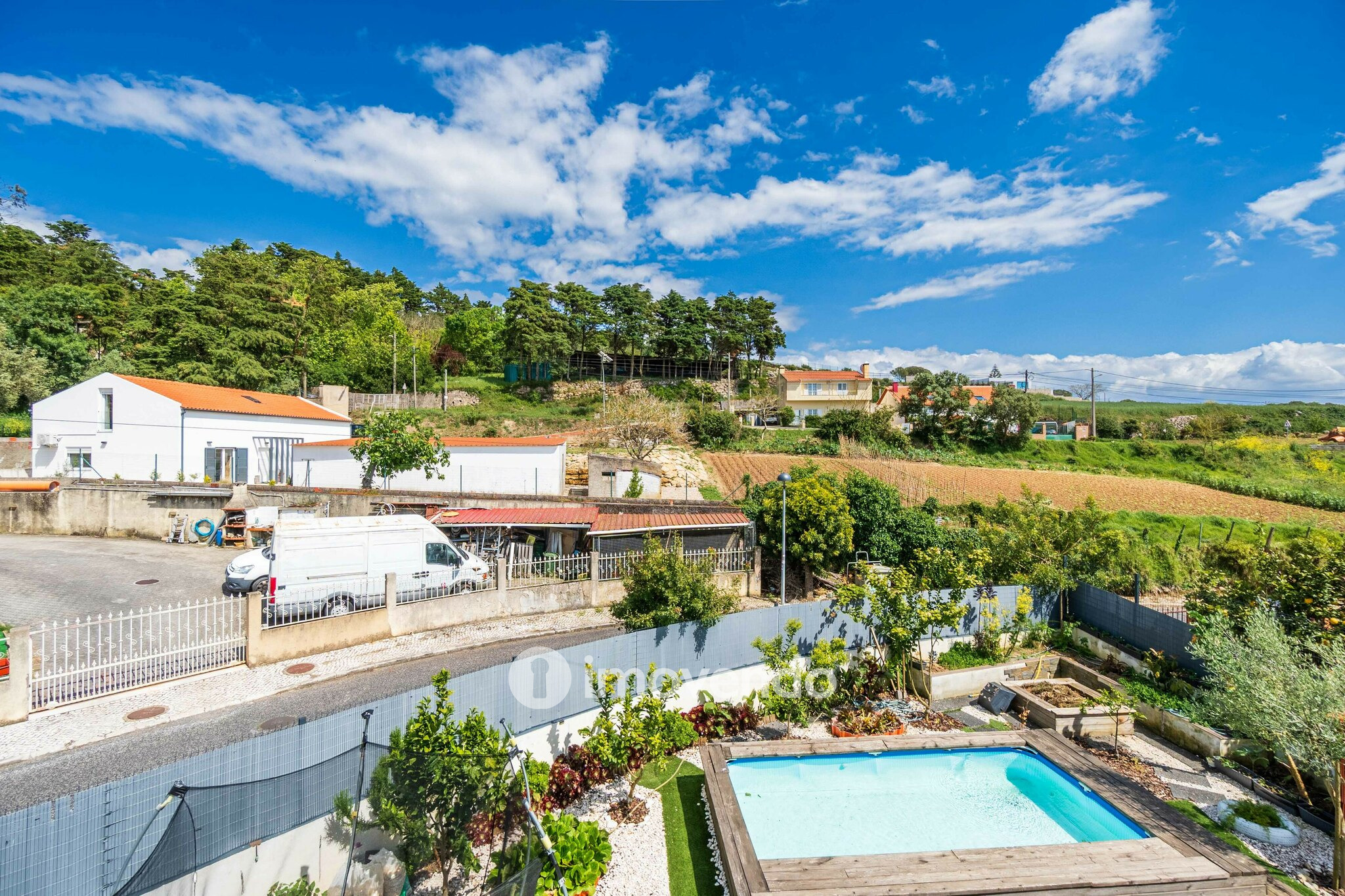 Moradia T5 exclusiva, com piscina e garagem, no Milharado, Mafra