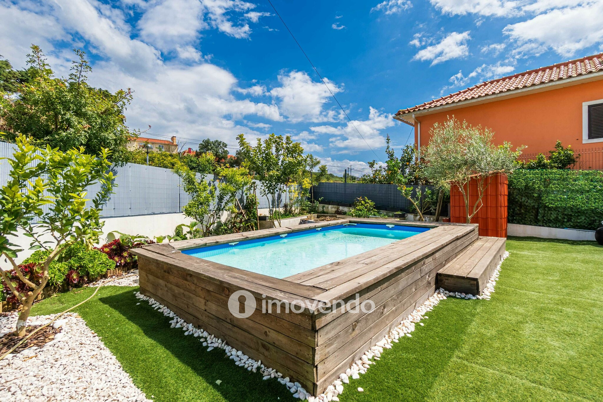 Moradia T5 exclusiva, com piscina e garagem, no Milharado, Mafra