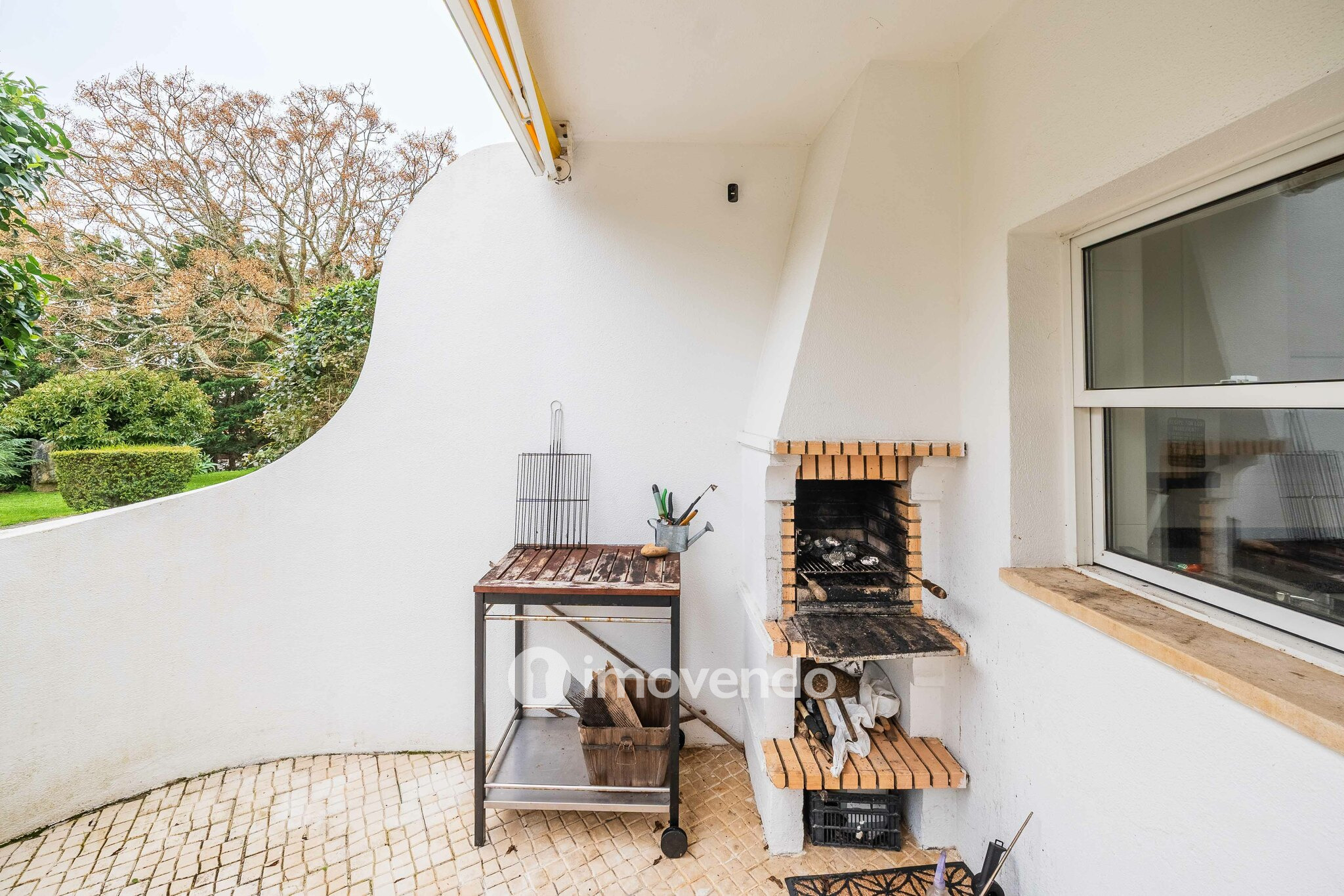 Moradia T5+2 com garagem, em condomínio com piscina, em Murches