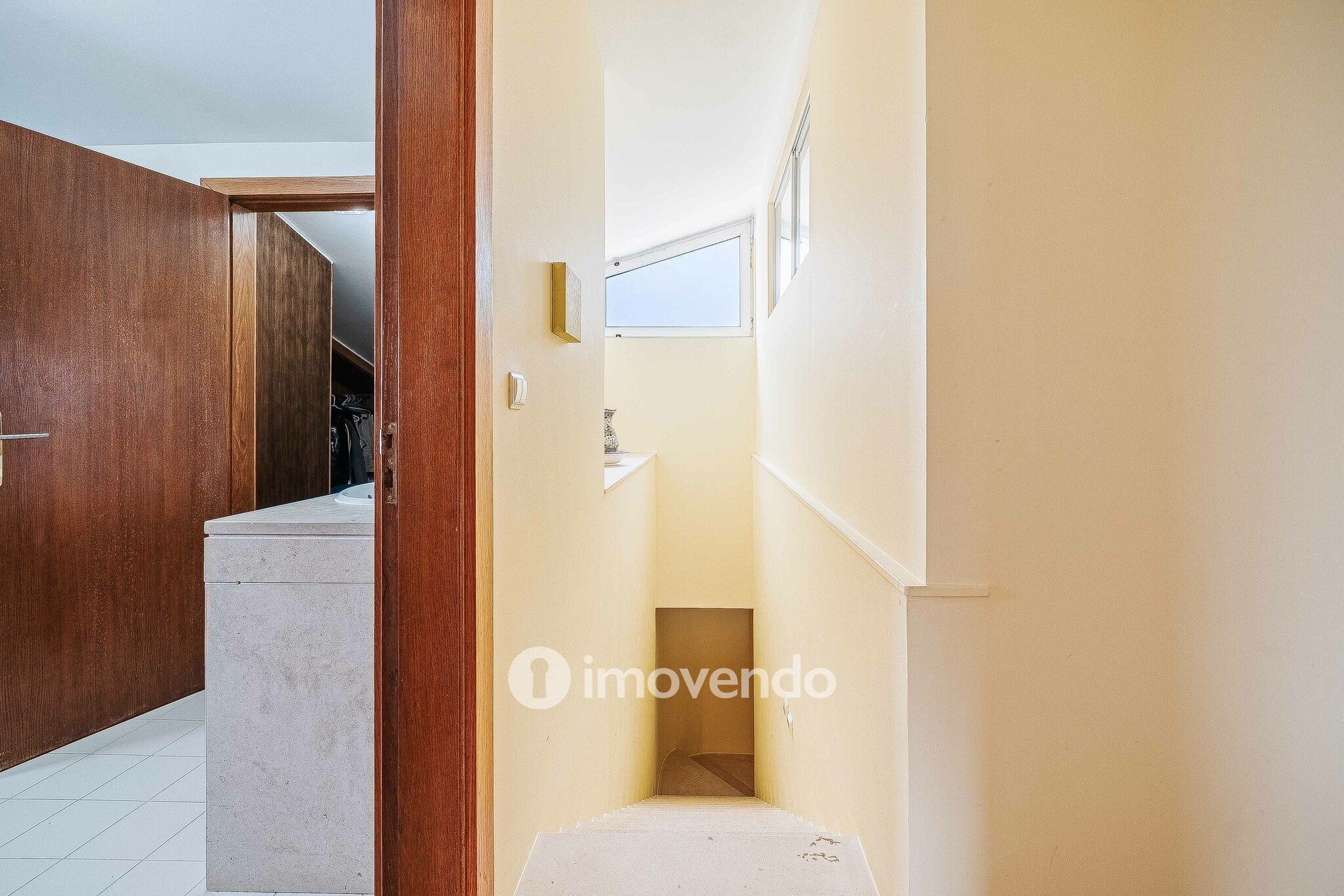 Moradia T5+2 com garagem, em condomínio com piscina, em Murches