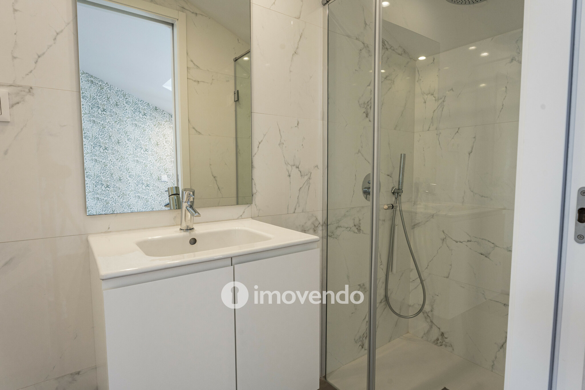 Apartamento T2+1 Duplex, com estacionamento, no Bonfim, Porto