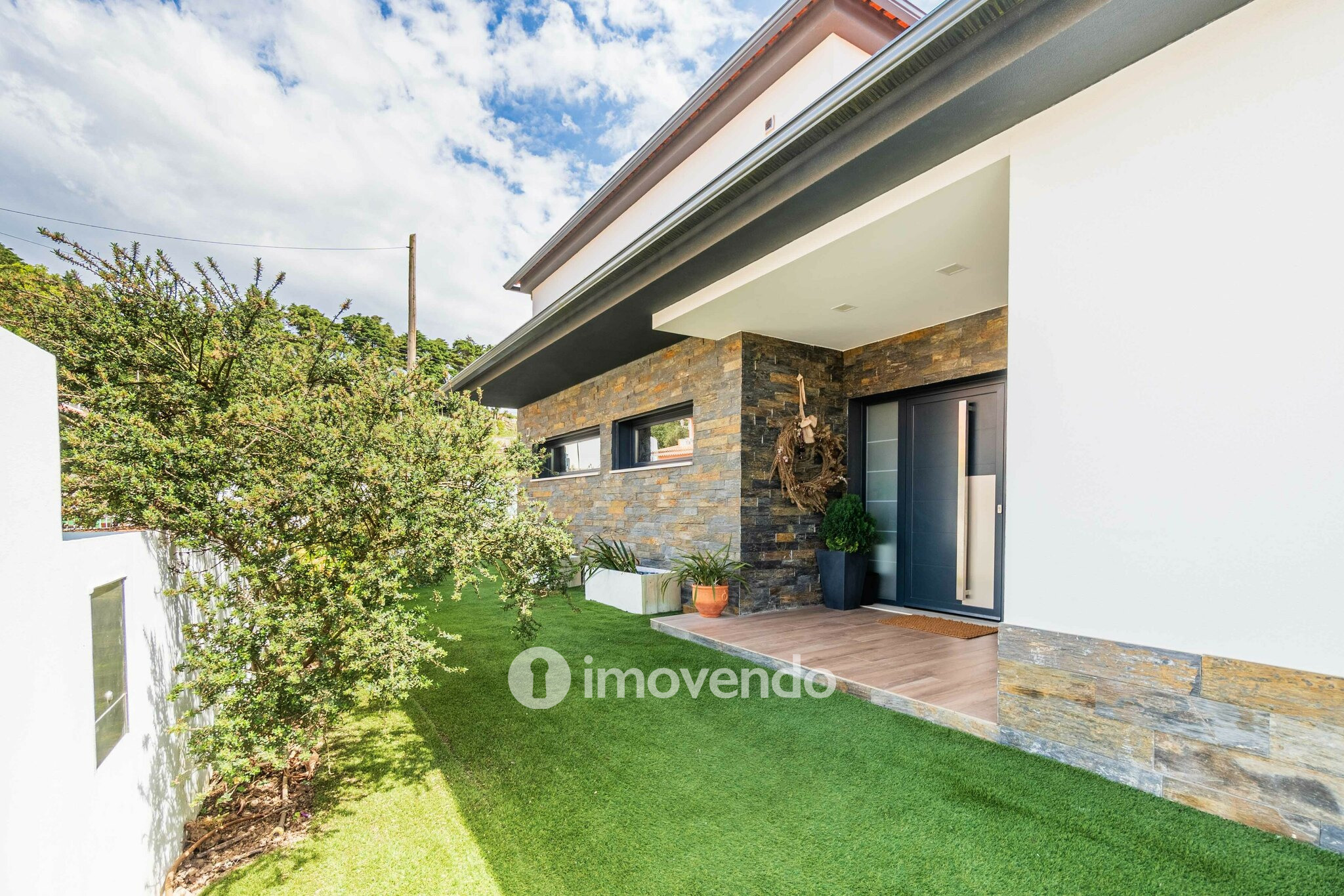 Moradia T5 exclusiva, com piscina e garagem, no Milharado, Mafra