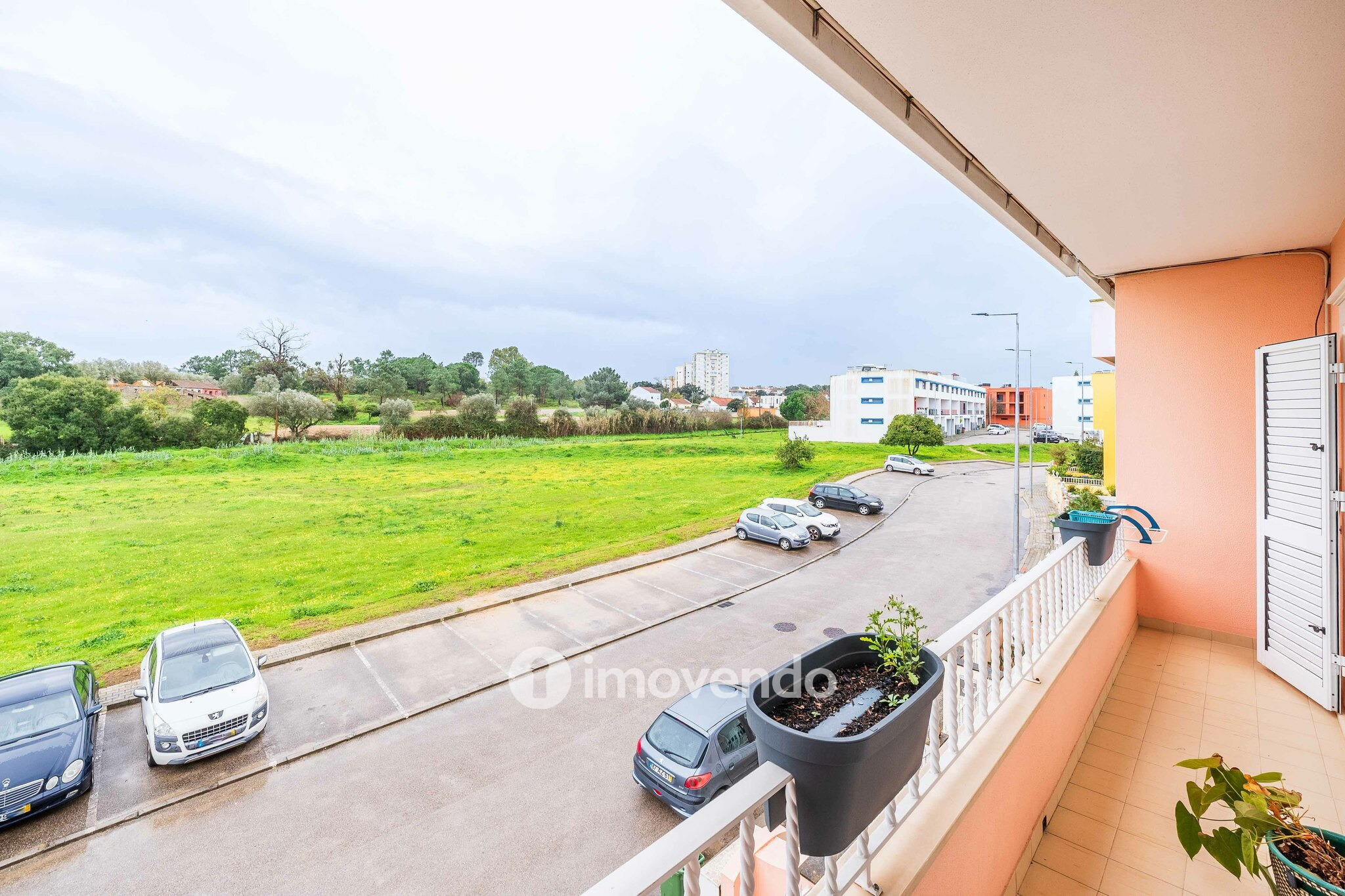 Andar de Moradia T2 Duplex, com garagem e logradouro, no Seixal